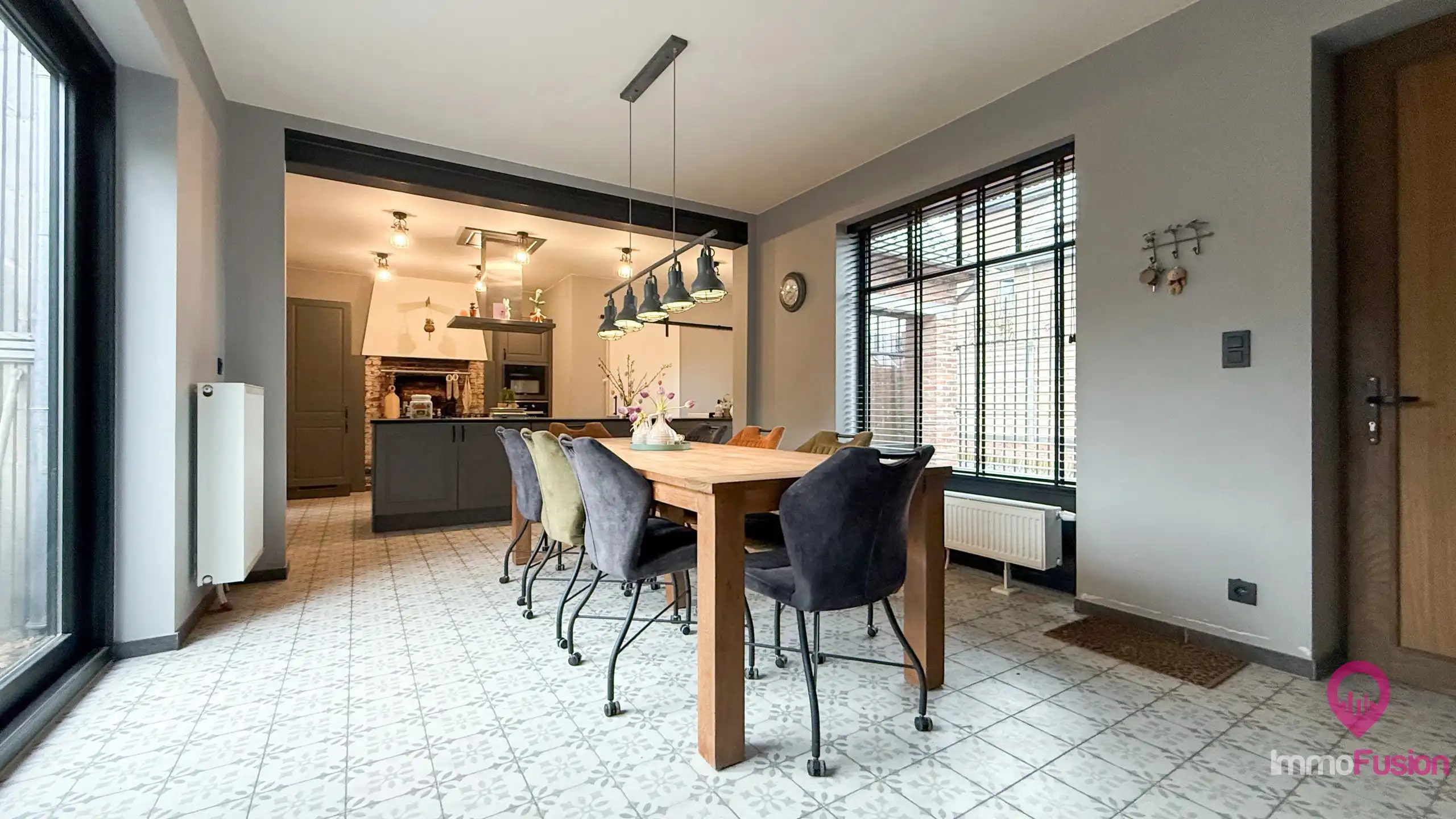Gerenoveerde landelijk moderne woning op 28 are met 4 suites! foto 9