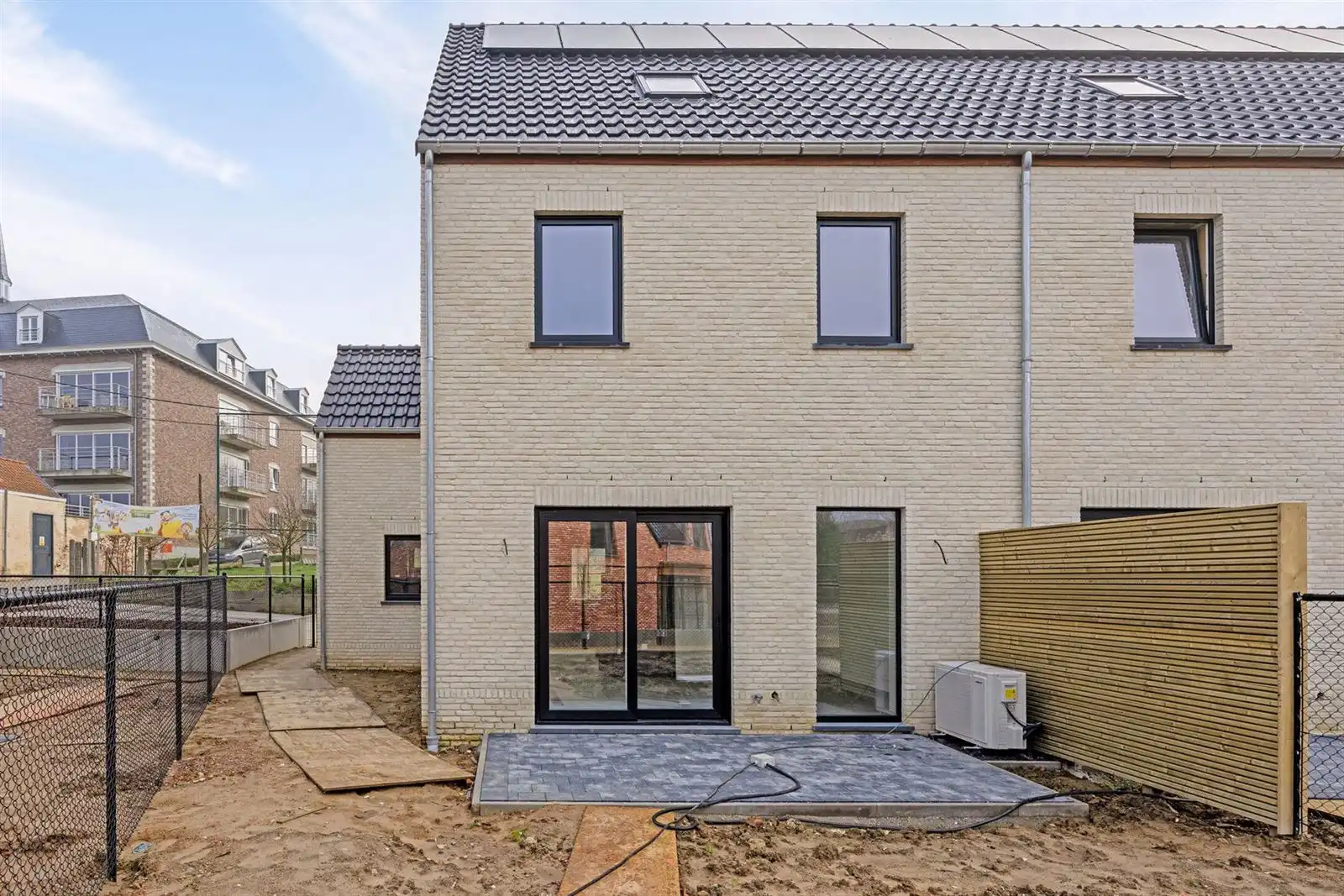 Energiezuinige instapklare nieuwbouwwoning met 3 slaapkamers, tuin en parkings foto 17