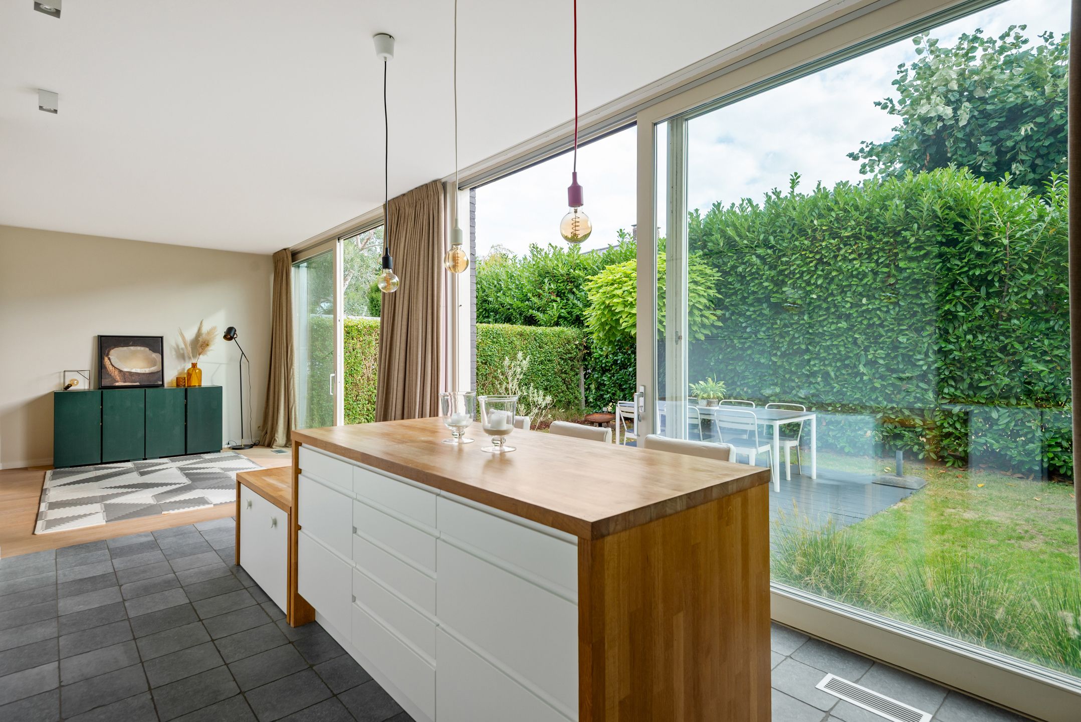 Mooie en ruime  halfopen woning op toplocatie foto 4