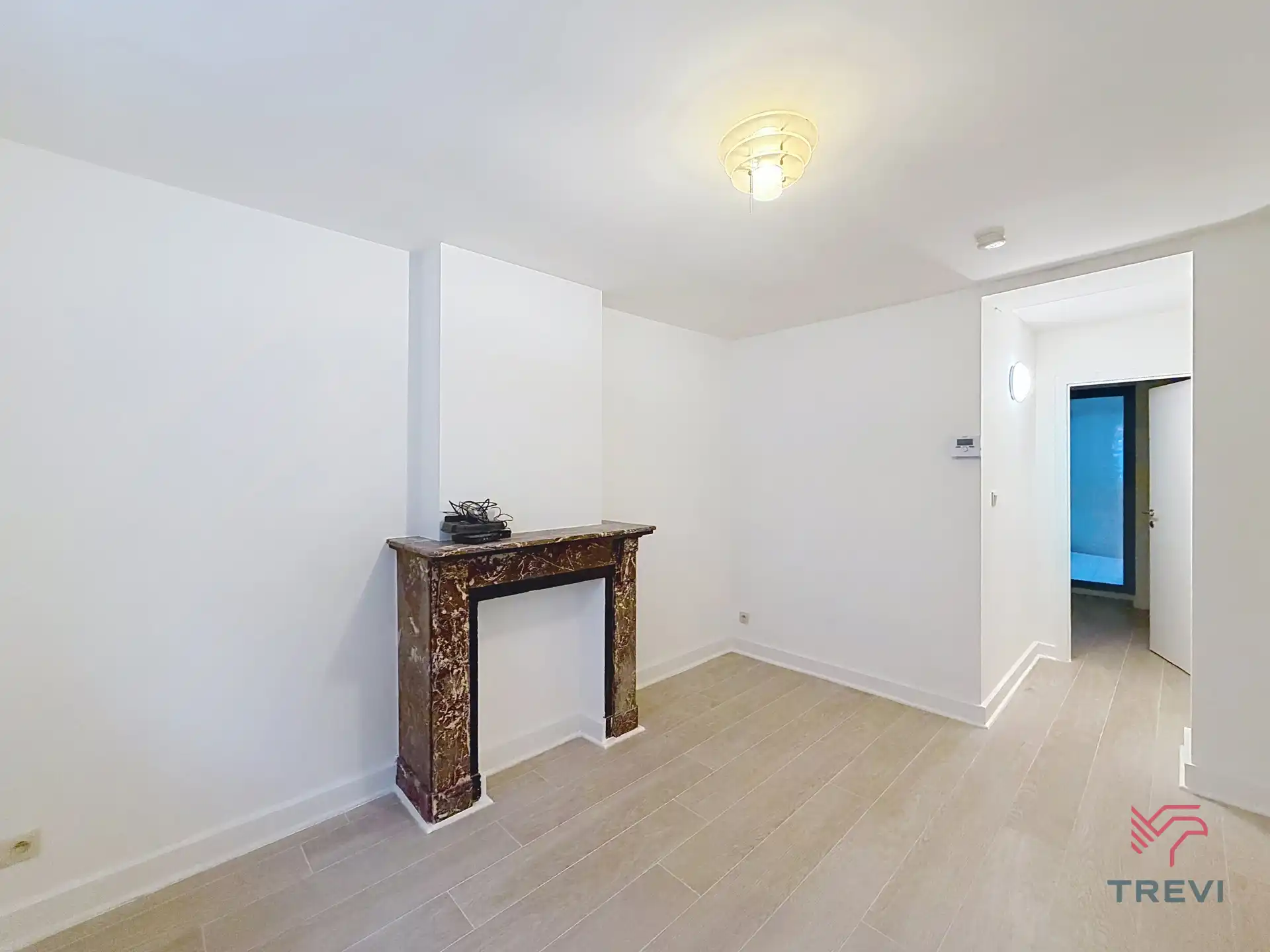 Gerenoveerd appartement met 1 slaapkamer foto {{pictureIndex}}