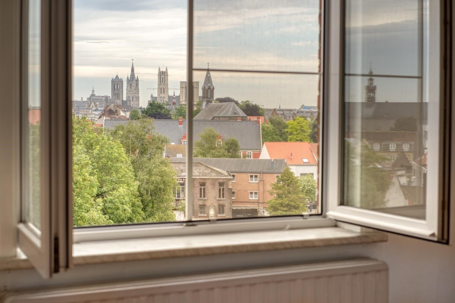 Appartement aan de Coupure met zicht op het water en de drie torens foto 7
