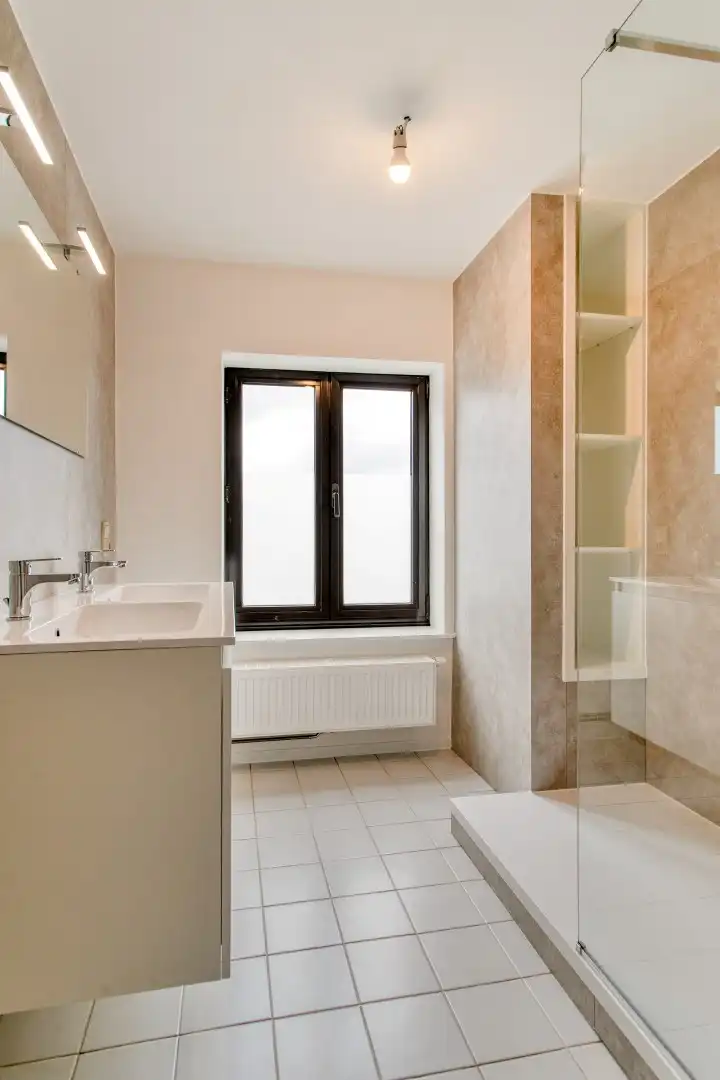 Ruime woning met 3 slaapkamers! foto 4