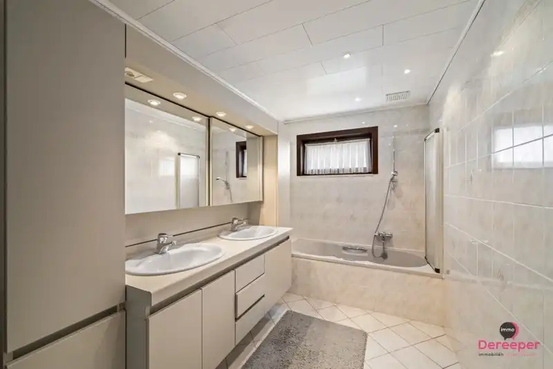 Charmante alleenstaande bungalow met zuidgerichte tuin op ruim perceel in Snaaskerke foto 12