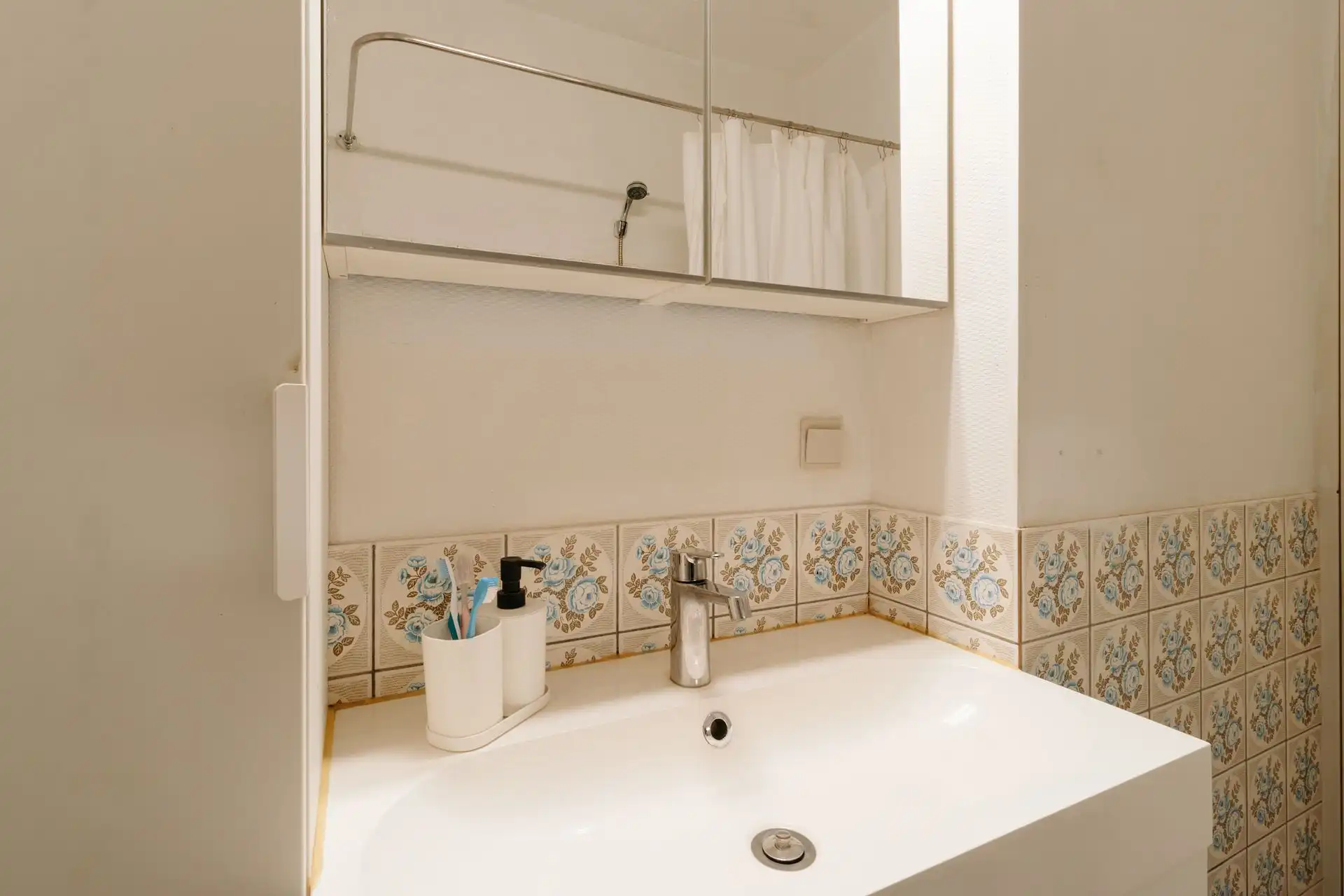 Lichtrijk 2‑slpk appartement met twee terrassen in Wilrijk! foto 11