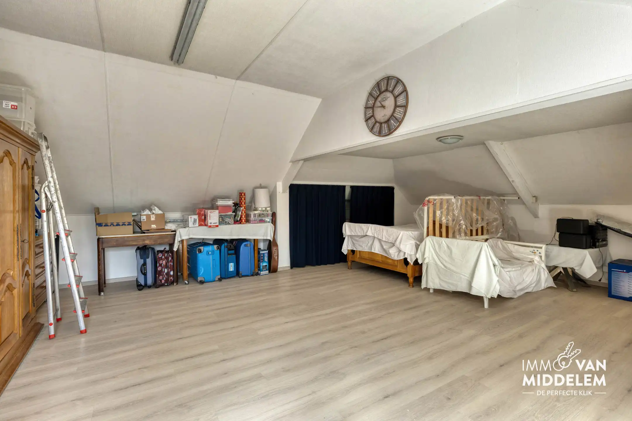 RUIME BUNGALOW MET 4 SLAAPKAMERS, GARAGE EN TUIN foto 15