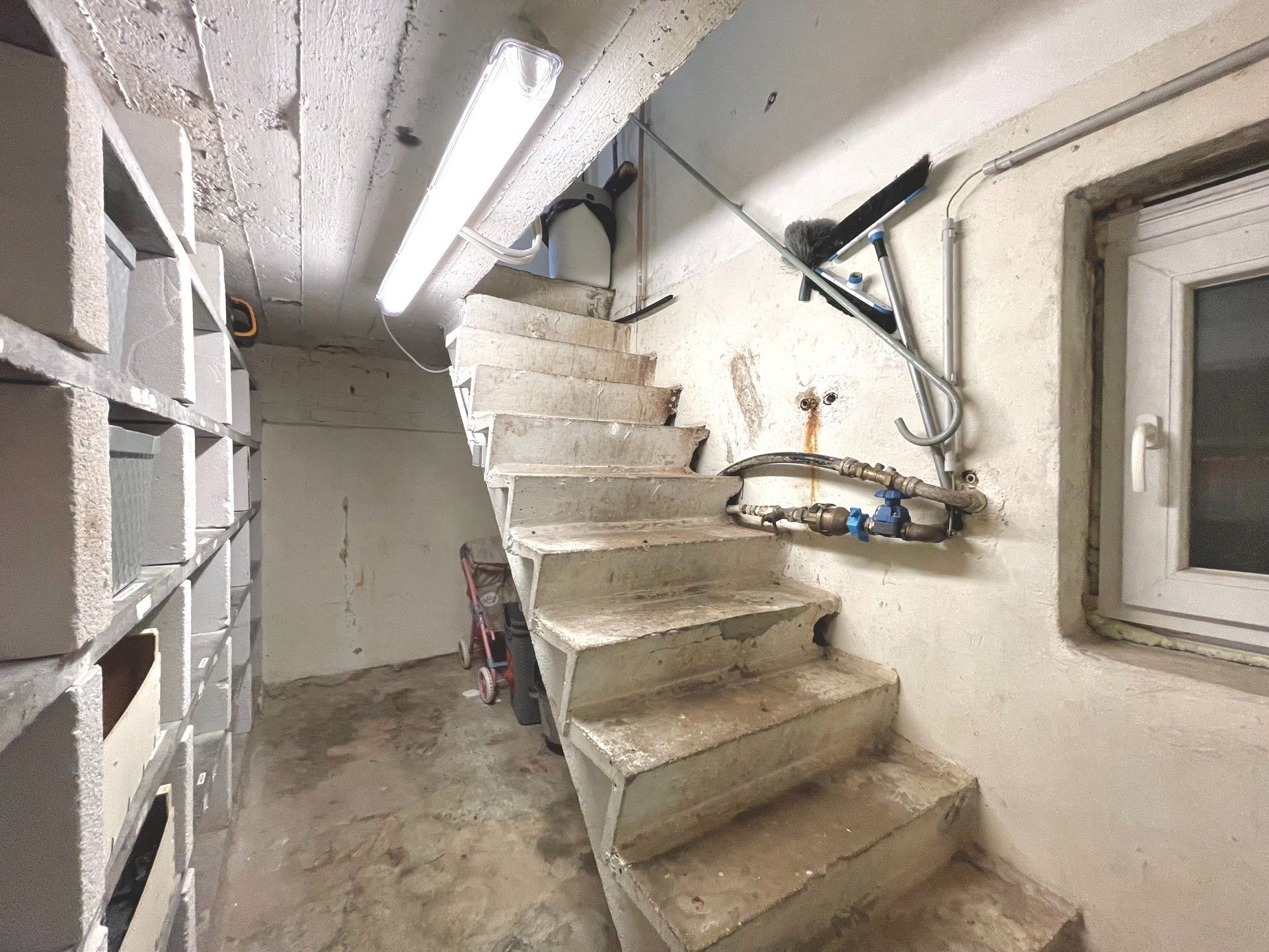 HALFOPEN WONING MET VEEL MOGELIJKHEDEN foto 23