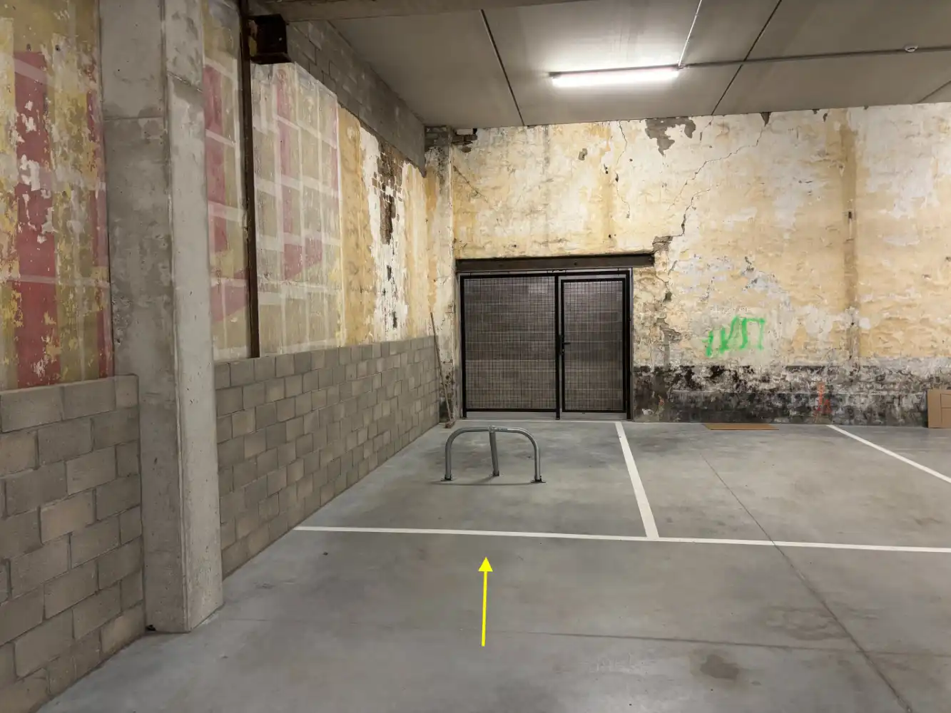 Uiterst centraal gelegen parkeerplaats foto 5