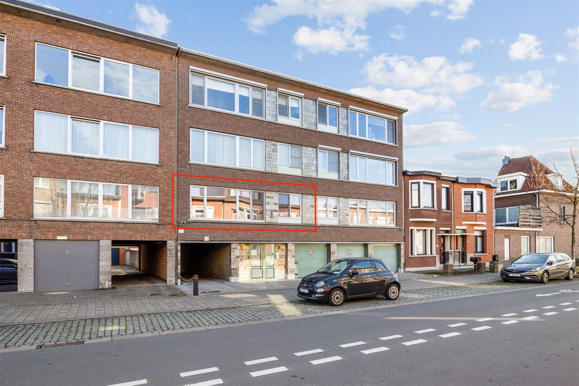 Instapklaar Appartement met Terras en Garage foto 18