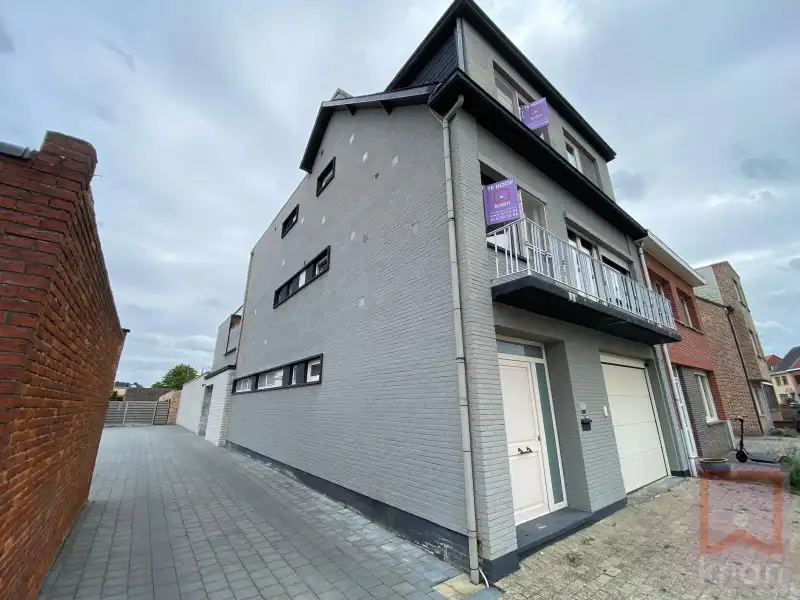 Ruime woning met grote garage (+-93m²) EN magazijn (+-170m²), centrum Geel, ideaal voor zelfstandige of vrij beroeper foto 2