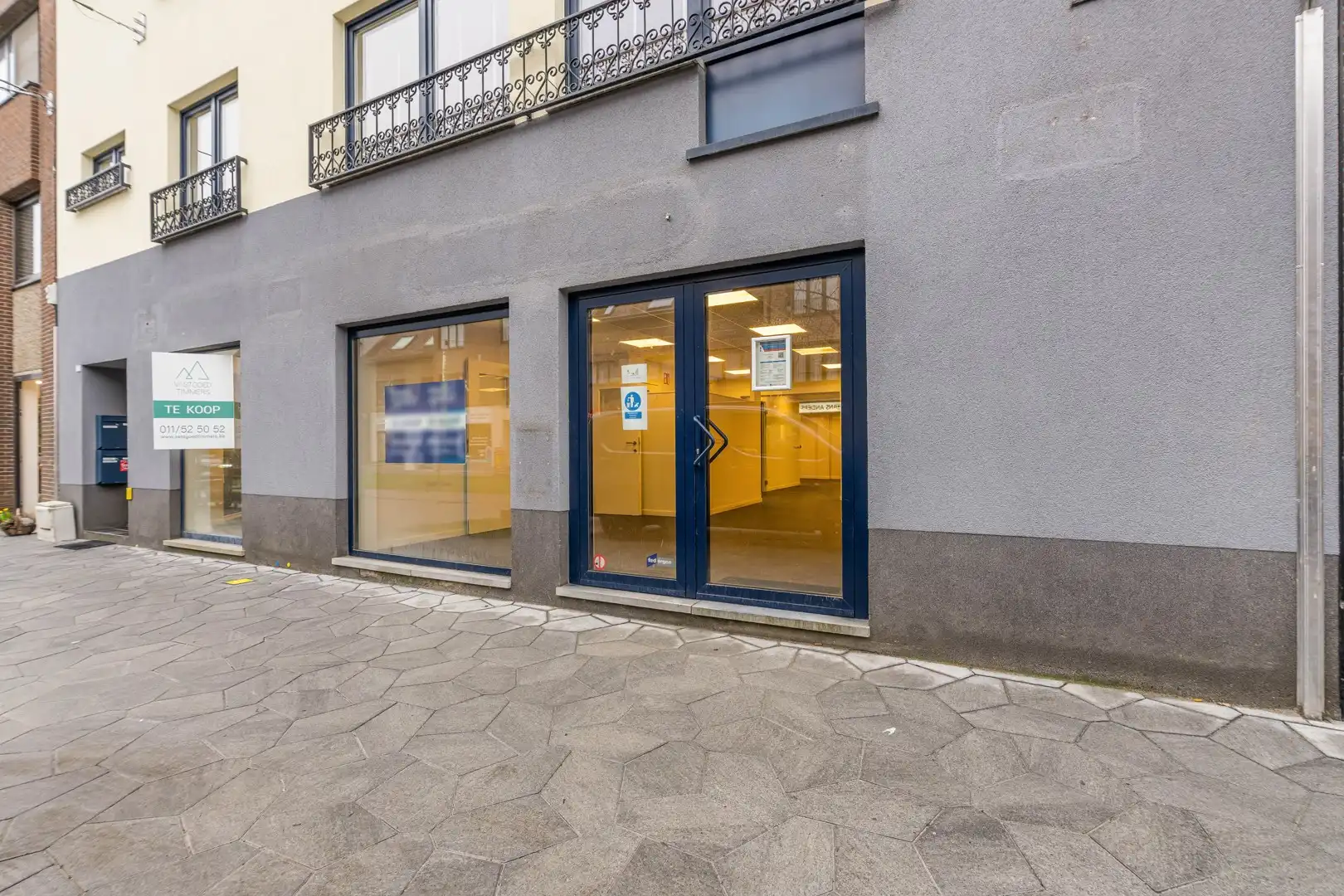 EXCLUSIEVE KANS: HANDELSGELIJKVLOERS TE KOOP IN DE VERNIEUWDE VREDELAAN, HOUTHALEN-HELCHTEREN foto {{pictureIndex}}