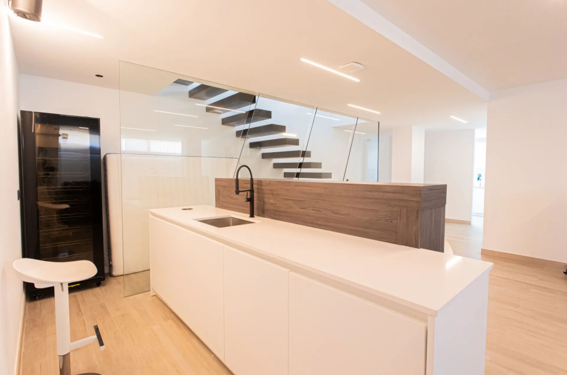 Adembenemende nieuwbouw villa - unieke kans om te genieten van een ongeëvenaarde levensstijl vol luxe en recreatie foto 14