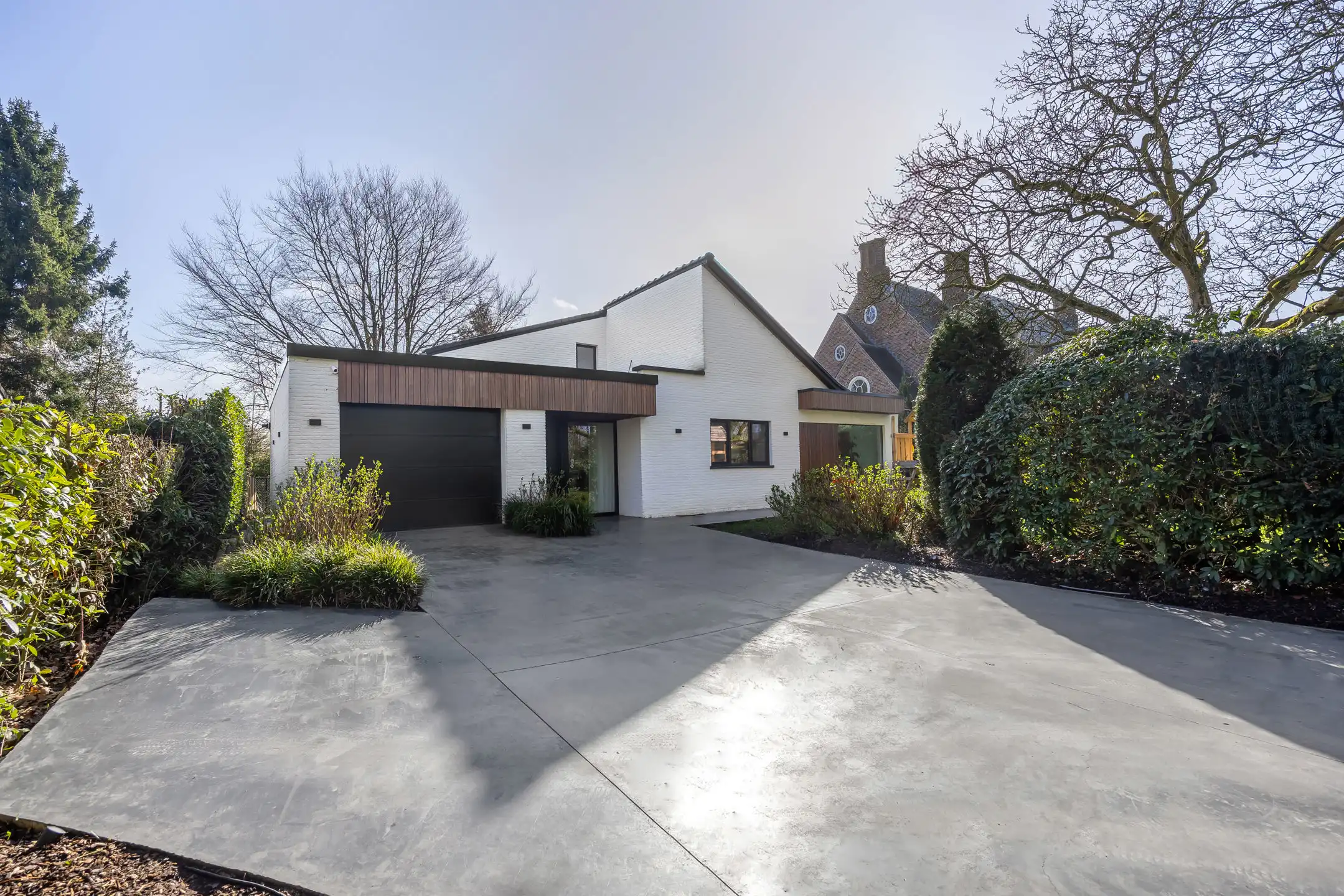 Een designparel in het groen met prachtige buiten bar foto 2