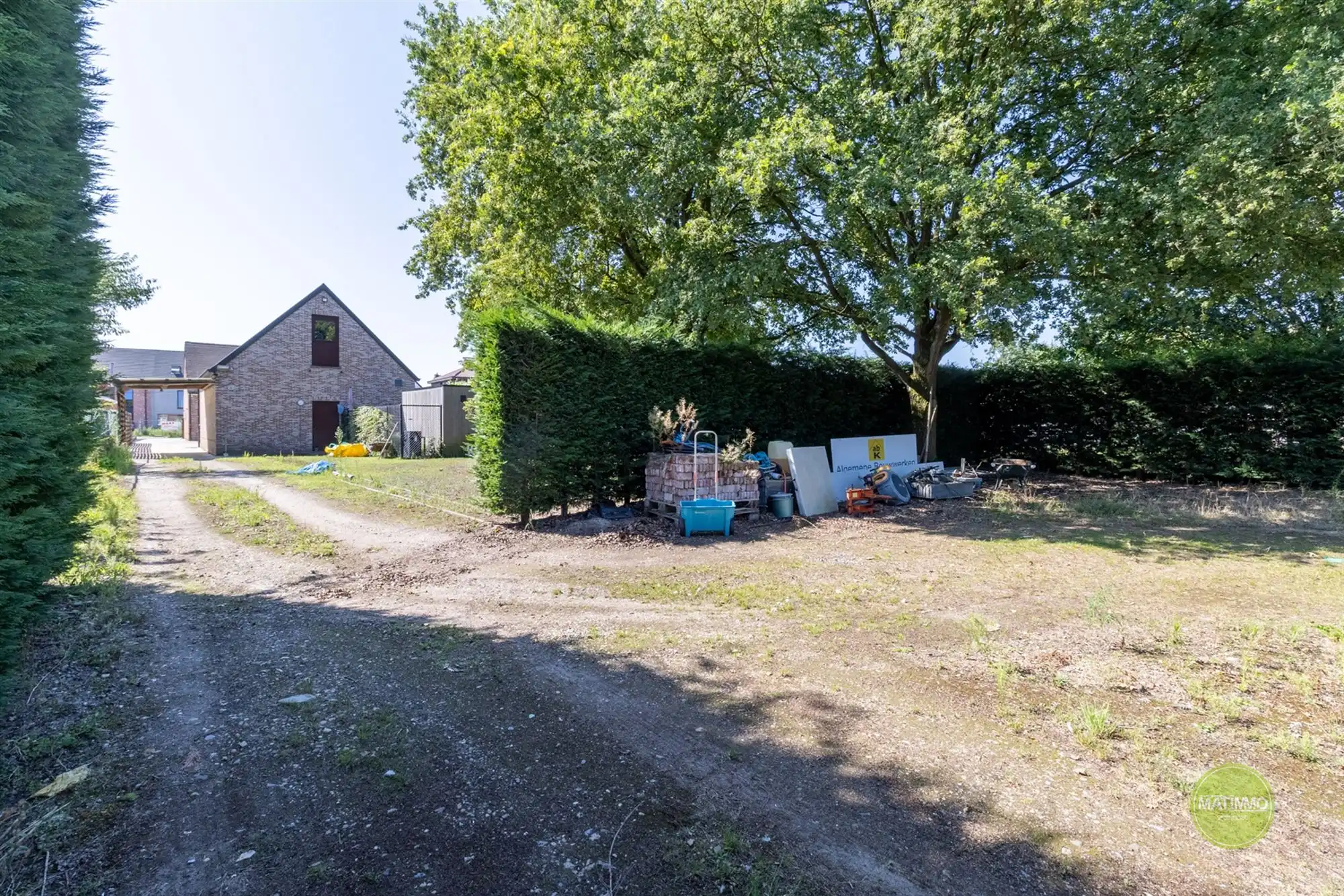 Instapklare gezinswoning met magazijn, zwembad en poolhouse  foto 37