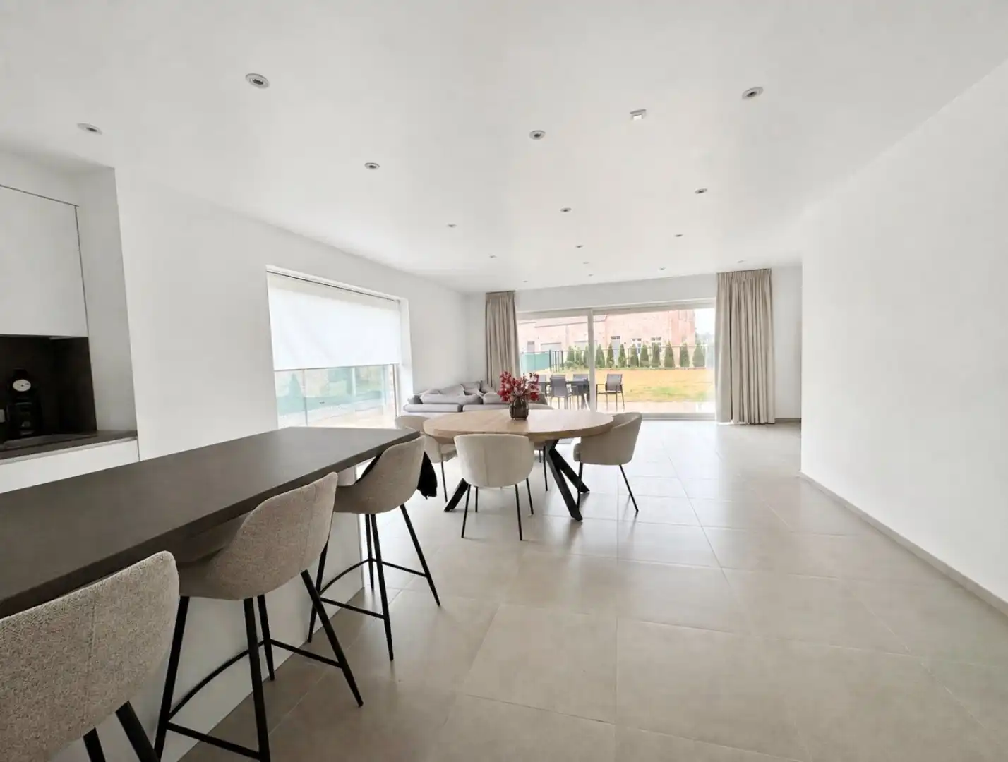 Ruime halfopen nieuwbouwwoning met 3 slaapkamers en tuin foto 2