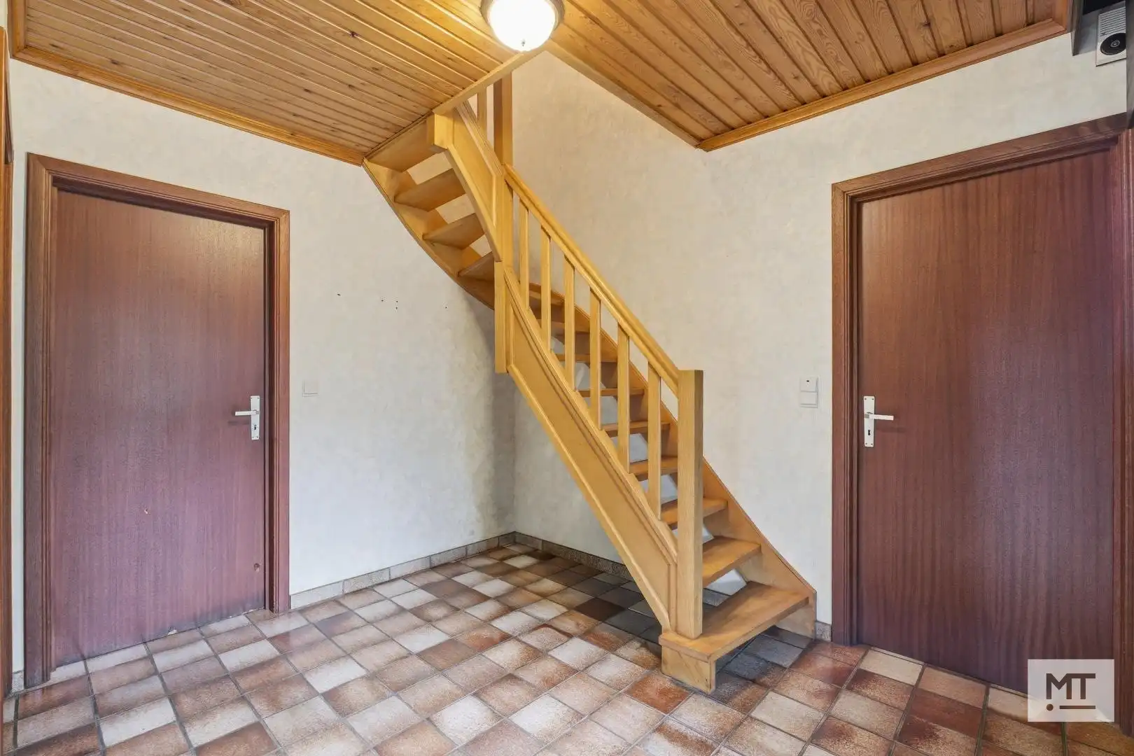 Ruime alleenstaande woning te koop op een rustige locatie te Beselare foto 14