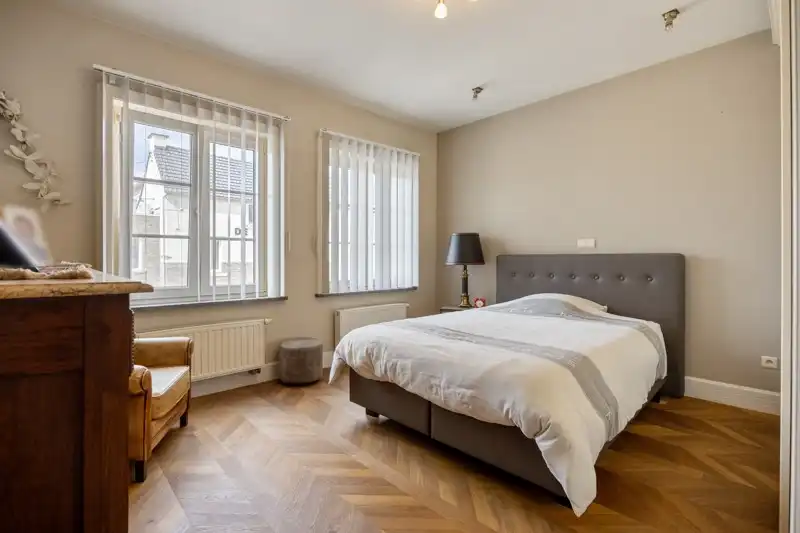 Luxueuze, halfopen bebouwing met 3 slaapkamers, inpandige garage en een prachtige tuin foto 19