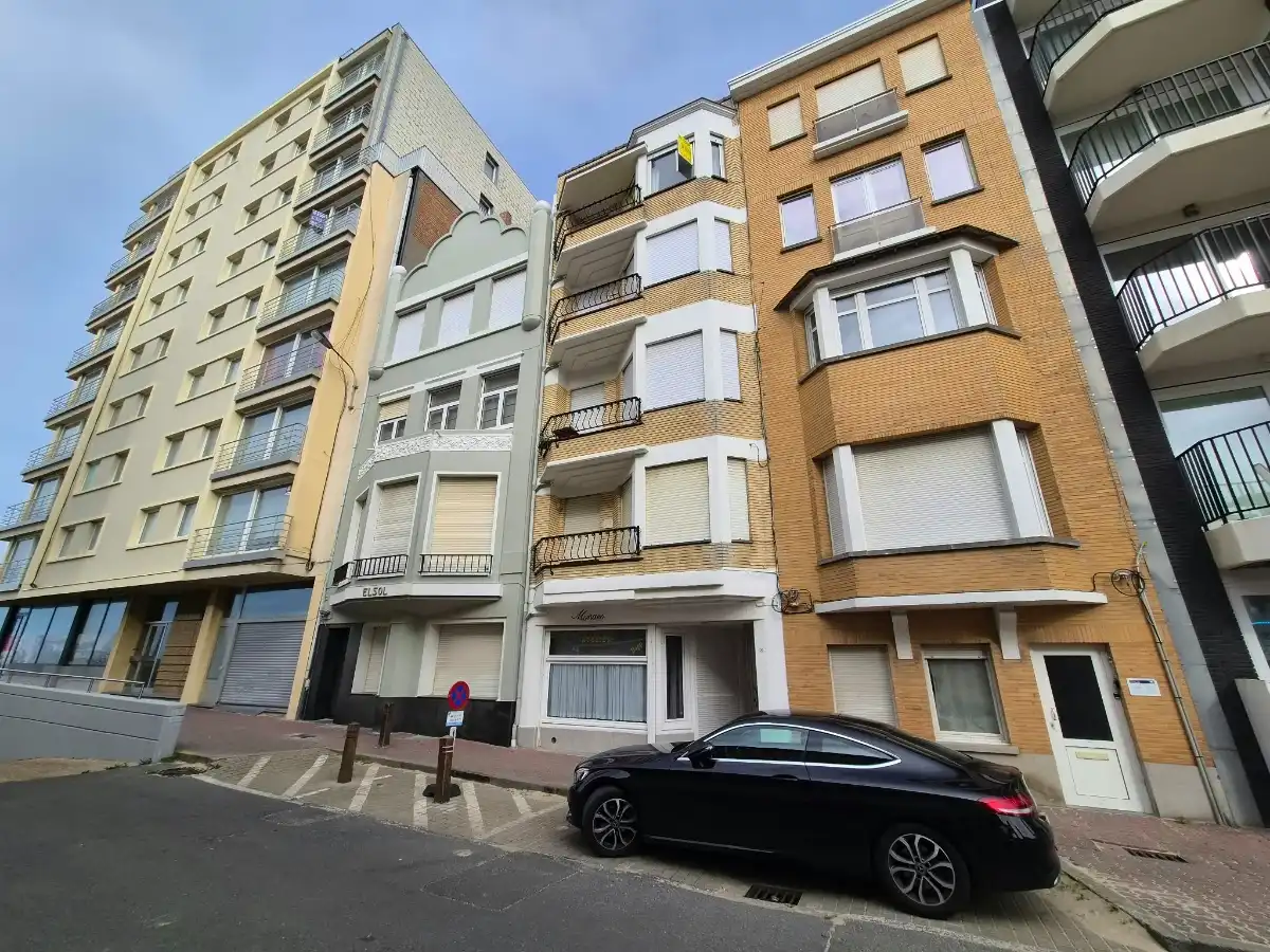 GERENOVEERD APPARTEMENT MET ZIJDELINGS ZEEZICHT TE KOOP IN DE PANNE foto 13