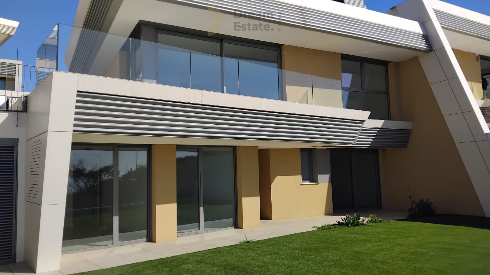Exclusieve frontline villa met adembenemend zeezicht foto 3