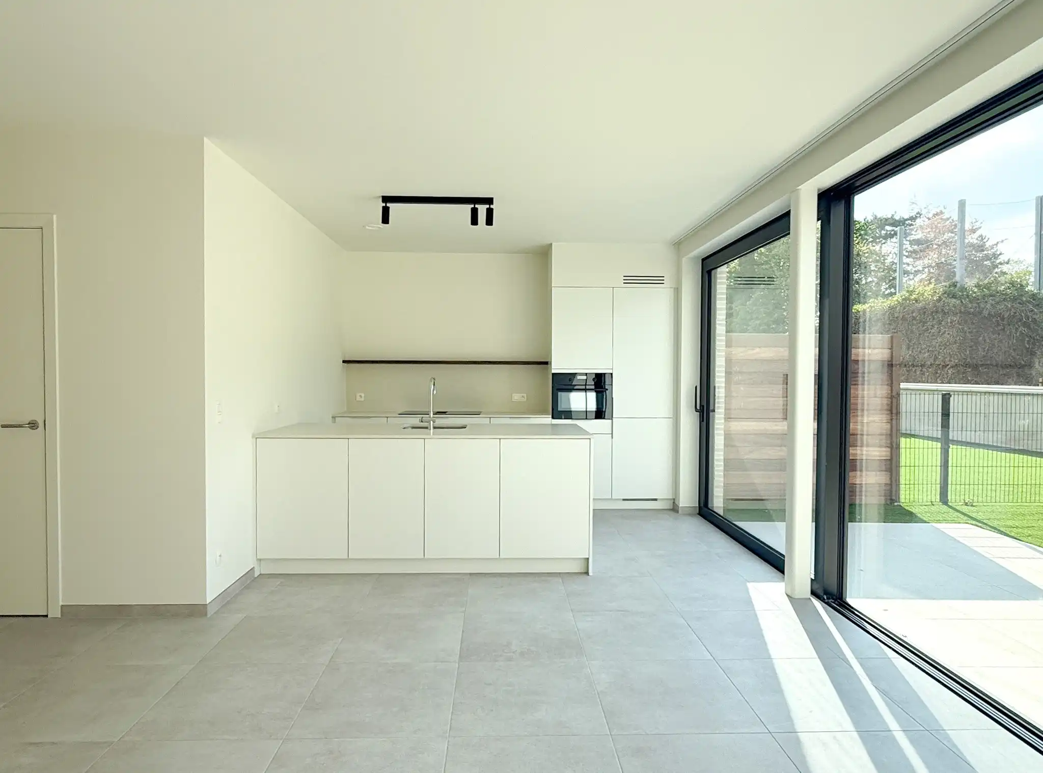 Gelijkvloers nieuwbouwappartement met tuin en twee slaapkamers foto 2