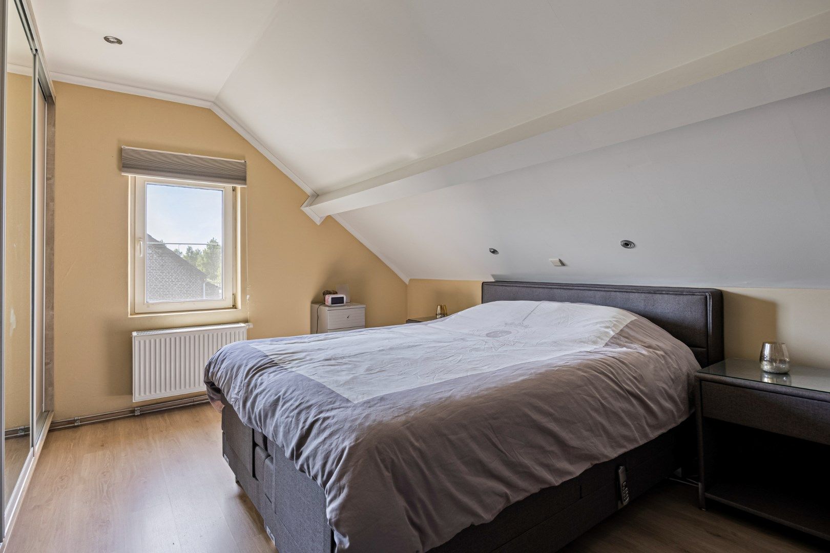 Instapklare woning met 3 SLPKS en zon georiënteerde tuin !  foto 17