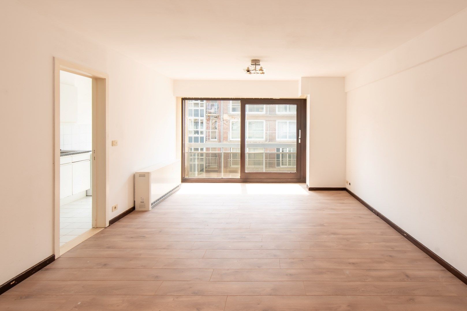 Op te frissen appartement met 2 slaapkamers op wandelafstand van de Zeedijk van Middelkerke foto {{pictureIndex}}