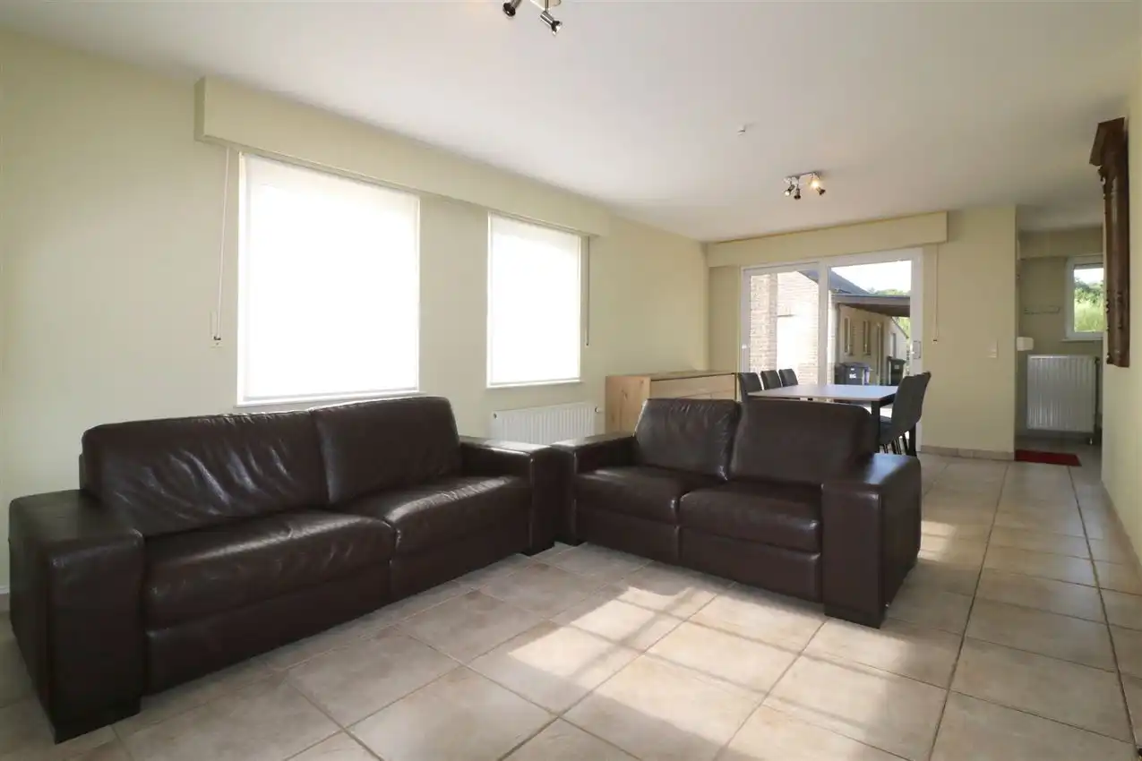 Gusting gelegen woning met 3 slp, garage en tuin foto 2