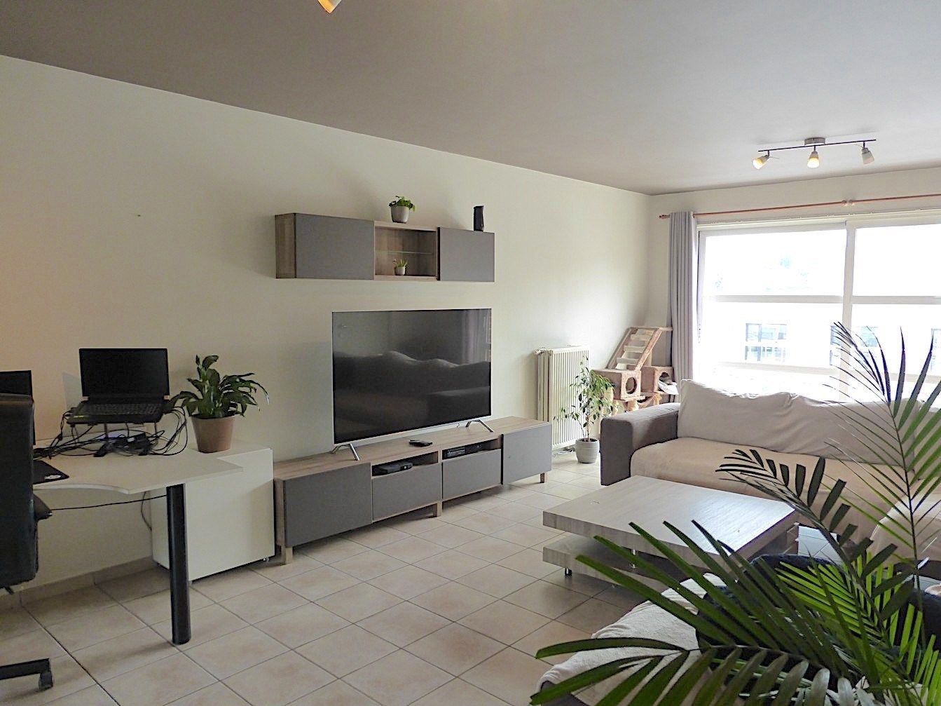 Ruim duplexappartement met 2 slaapkamers! foto 3