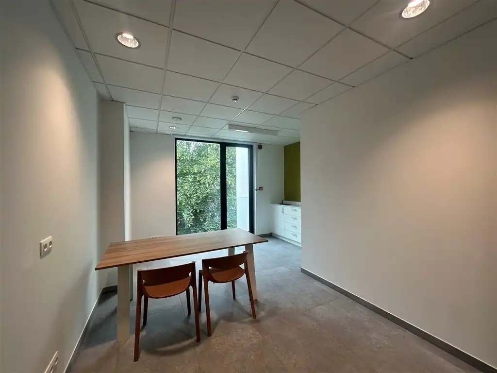 Instapklaar kantoorgebouw te huur, in centrum Leuven foto 13