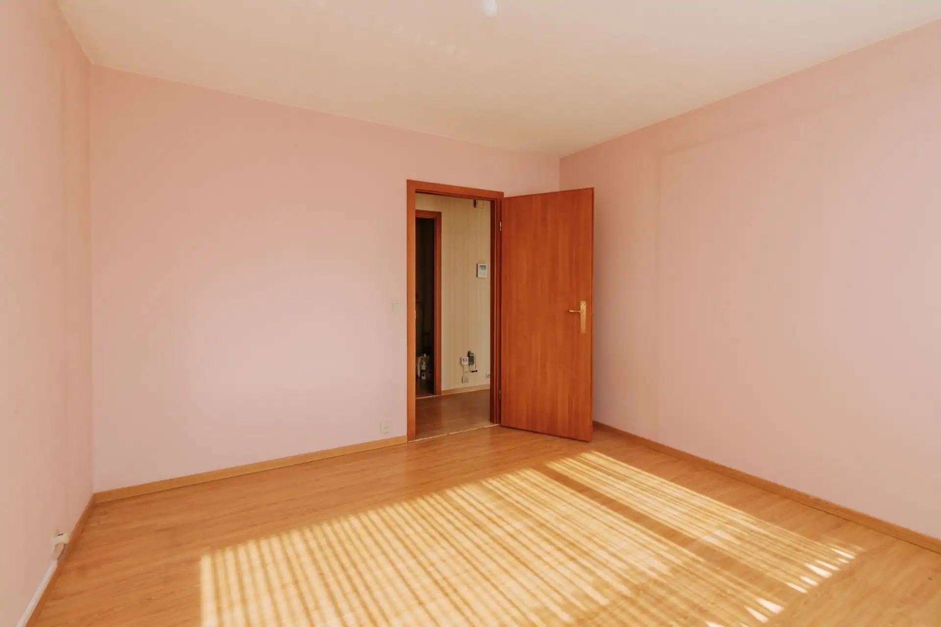 Twee slaapkamer appartement met inpandse autostaanplaats foto 11
