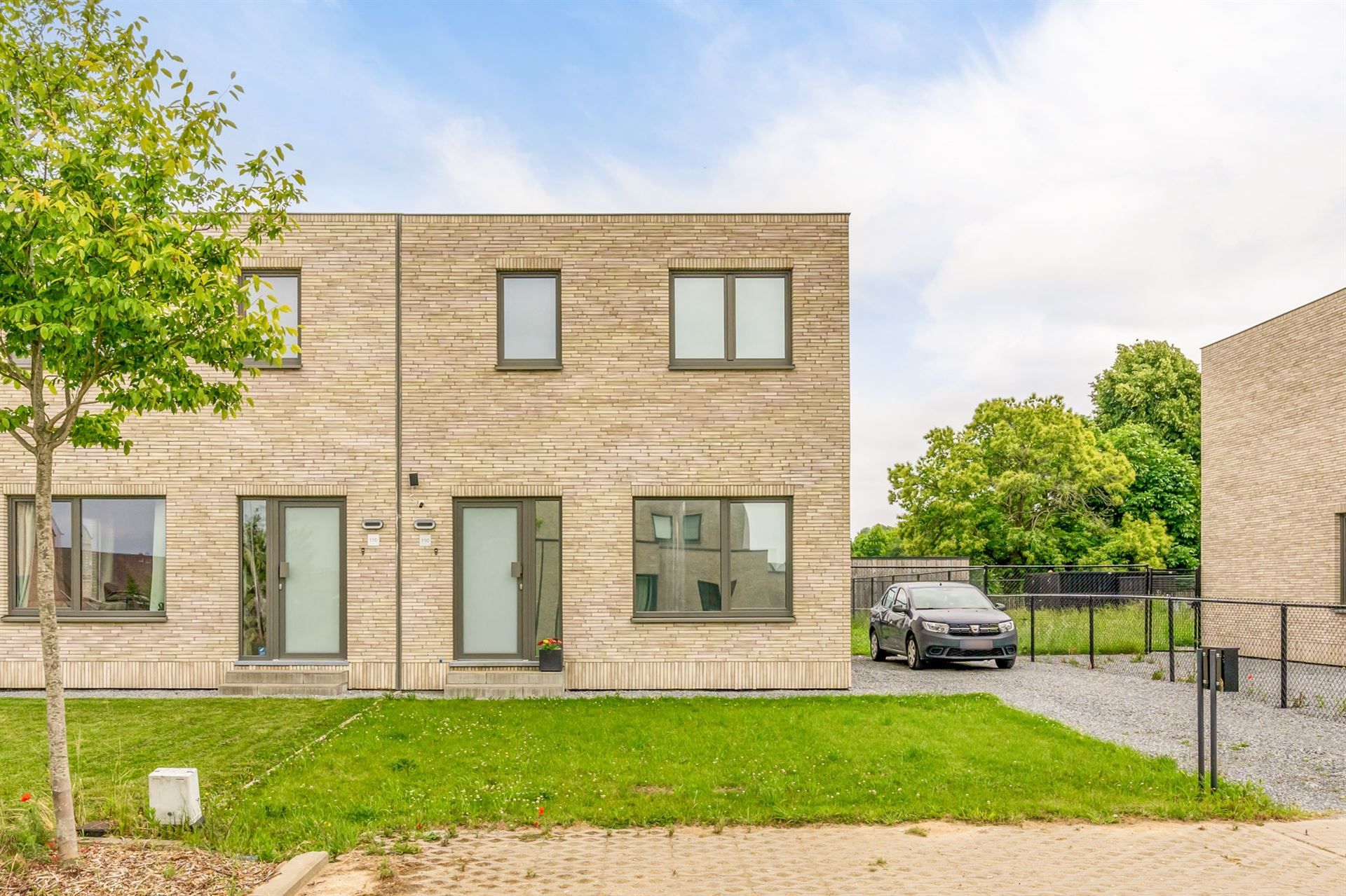 Halfopen bebouwing te Nieuwerkerken foto 4