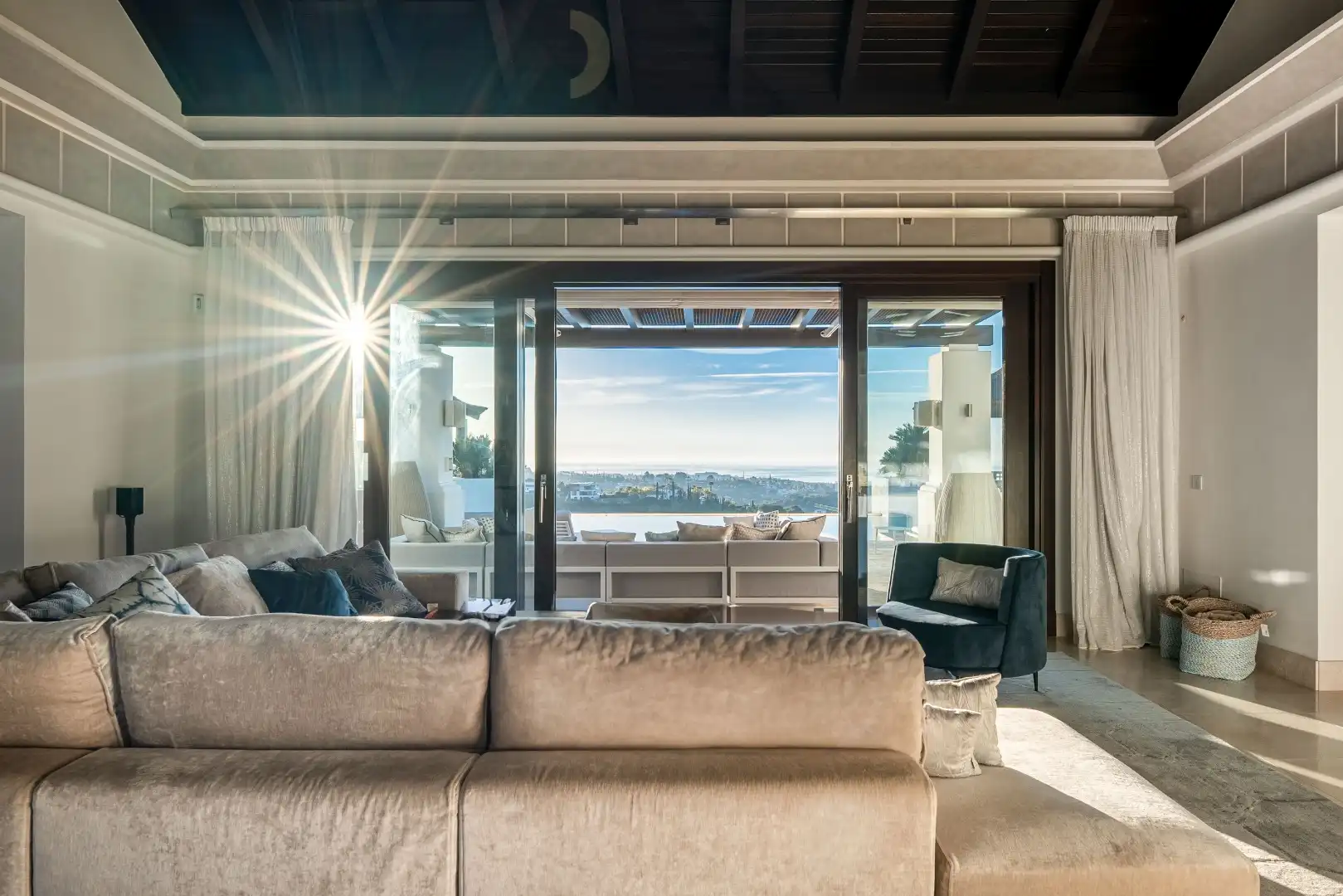 Deze vorstelijke luxe villa ligt majestueus in Los Flamingos, Benahavis. foto 7