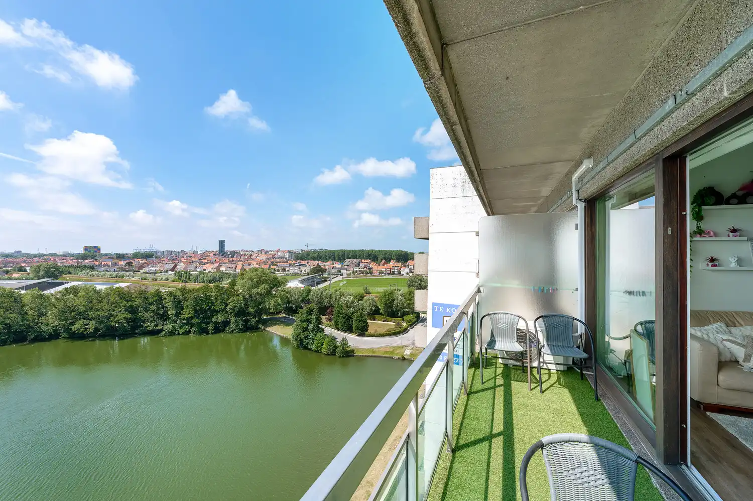 Prachtig gemeubelde vernieuwde studio/appartement met zonnig terras en open zichten foto 9