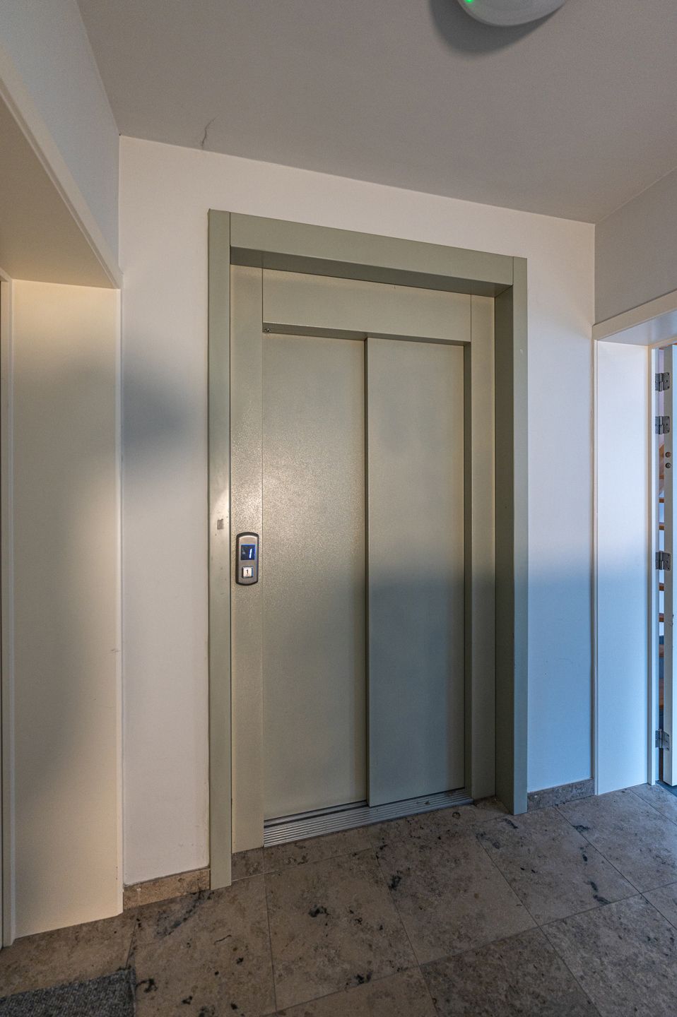 Duplexappartement met groot terras, gelegen in het centrum van Schriek. foto 17