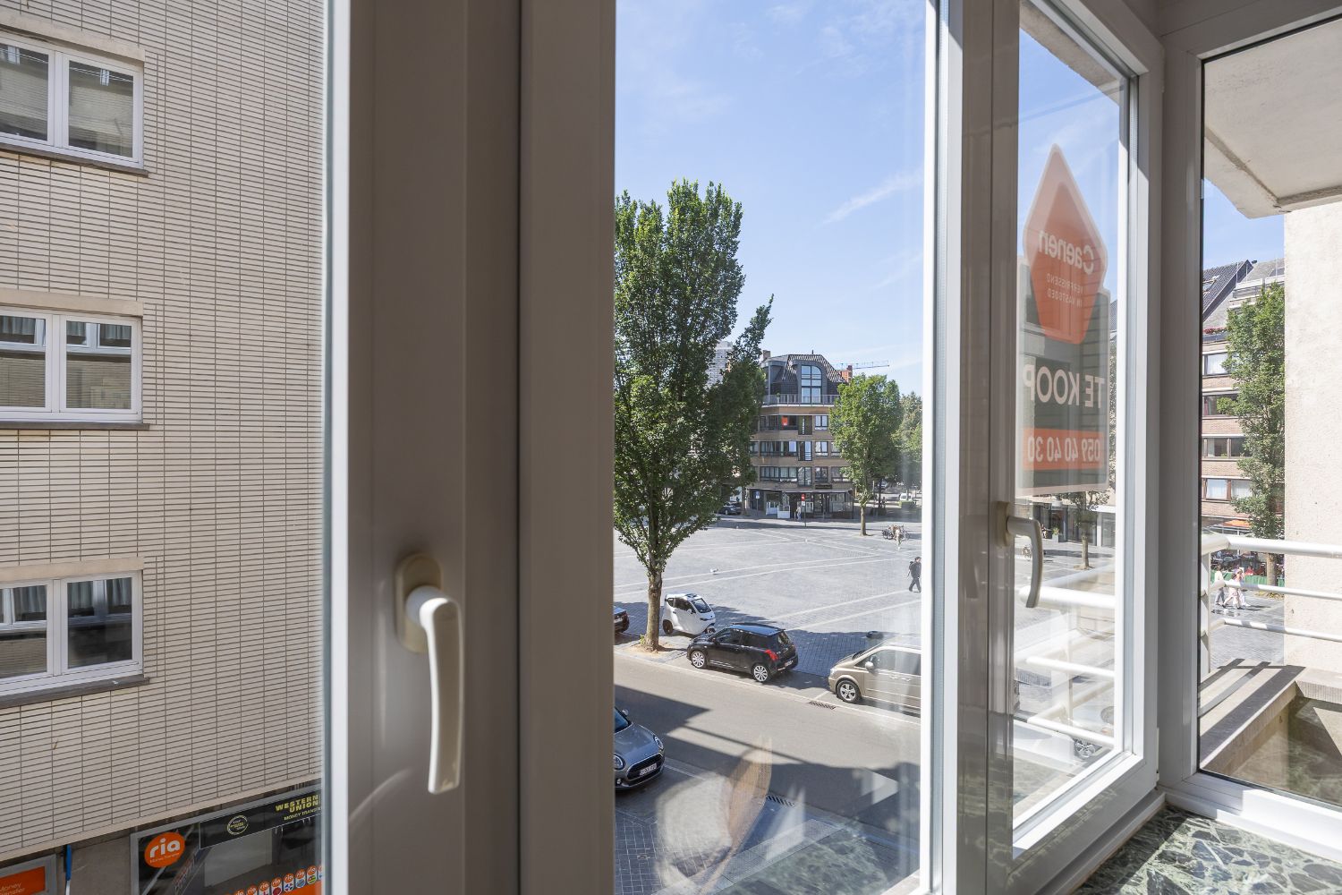 Gerenoveerd twee slaapkamer appartement in centrum Oostende foto 7