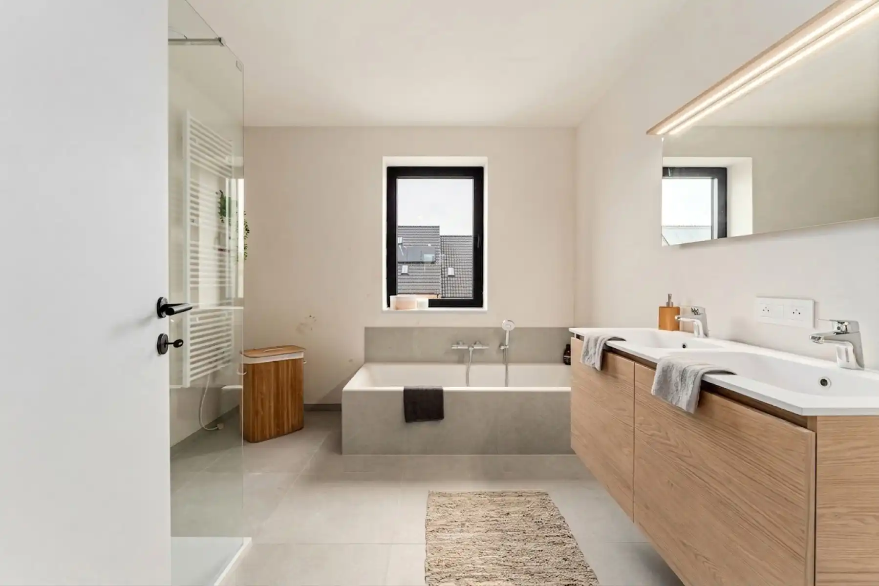 Moderne, halfopen woning foto 13