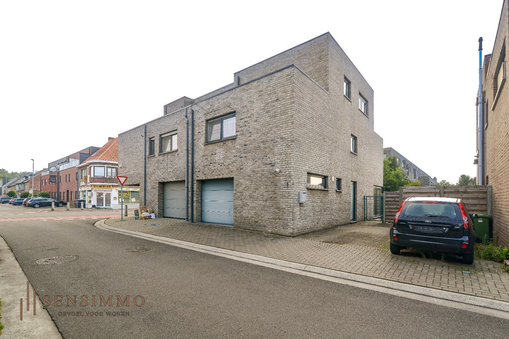  Energiezuinige halfopen woning van 216m² bew. opp. met 3 slaapkamers in een leuke buurt foto 2