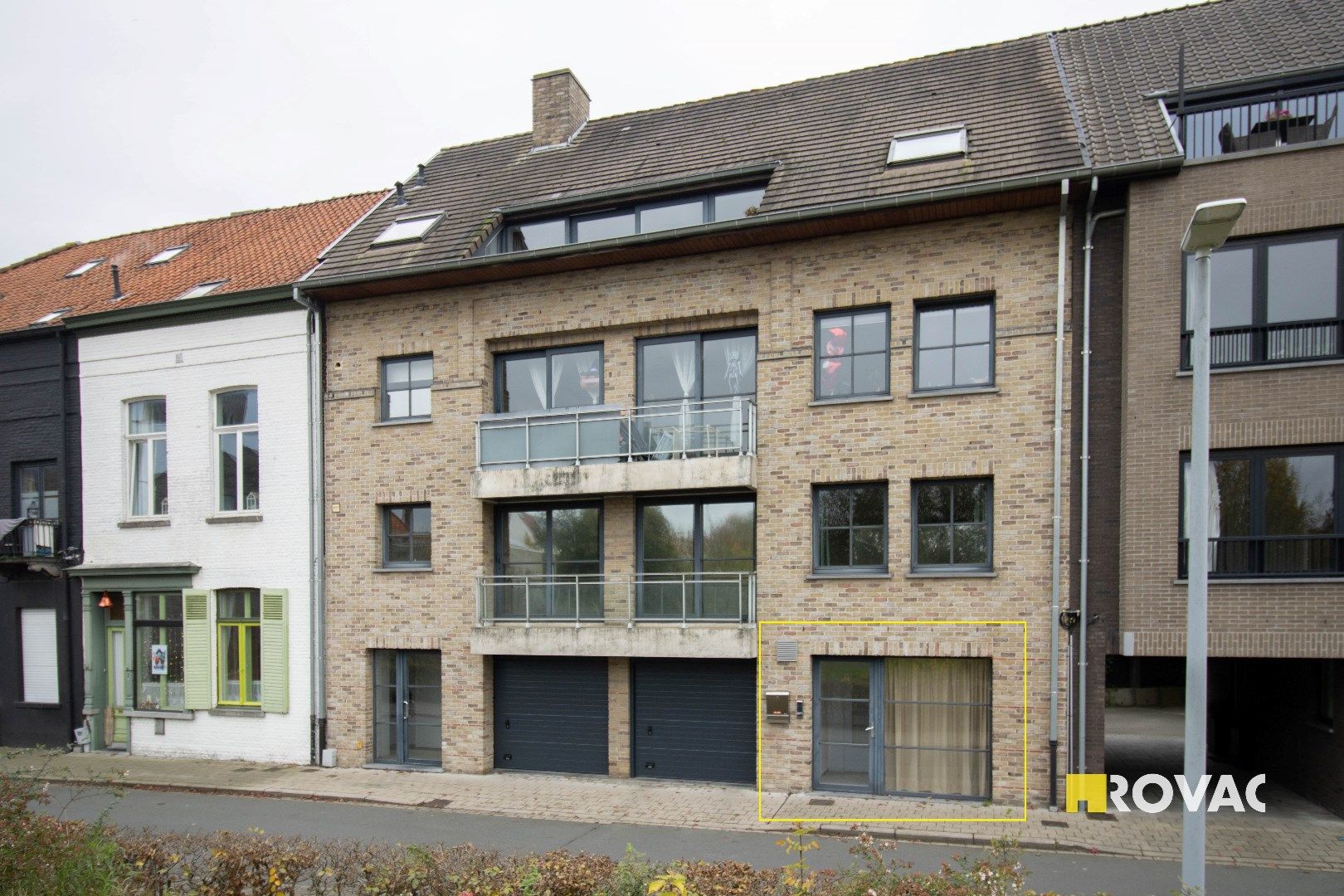 Gelijkvloers éénslaapkamer-appartement nabij groene zone en gratis parking foto {{pictureIndex}}