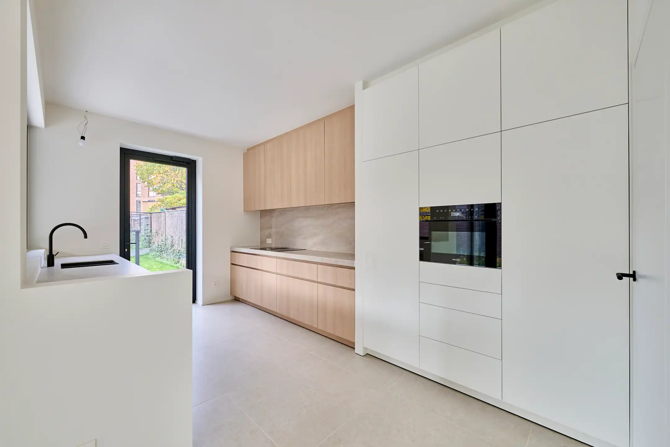 Ruime woning met 4 of 5 slaapkamers en 2 badkamers foto 3