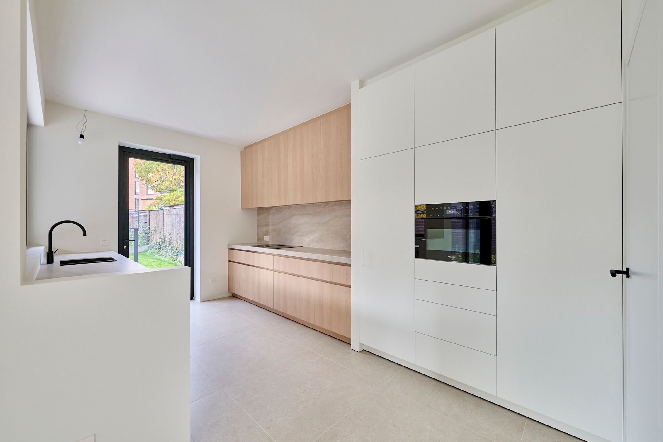 Ruime woning met 4 of 5 slaapkamers en 2 badkamers foto 3