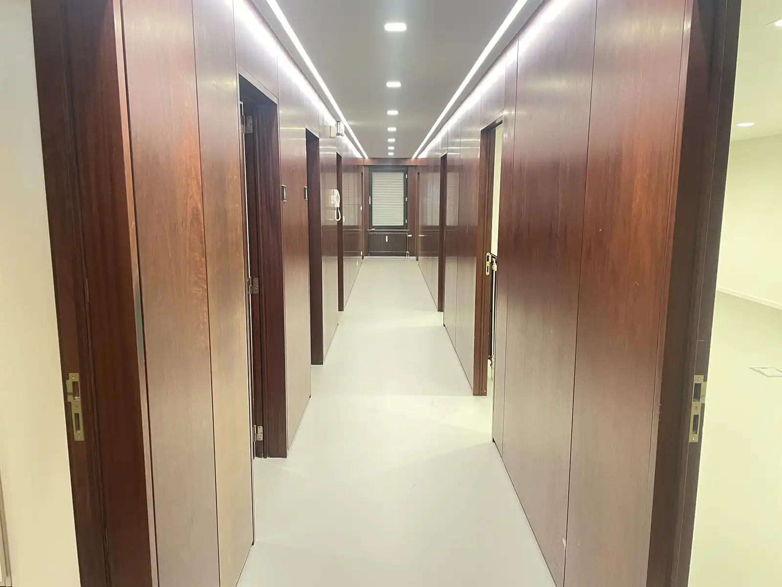 Prestigieus kantoor te huur op de Frankrijklei foto 13