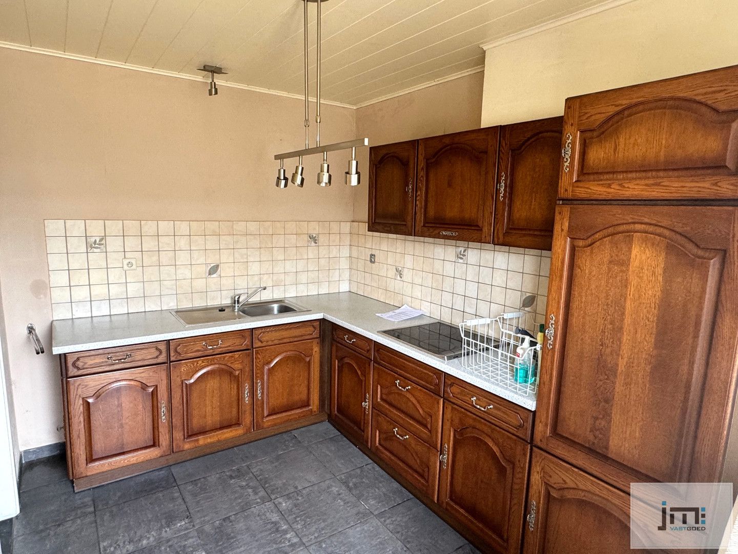 Gelijkvloers appartement met ruim terras en garage foto 8