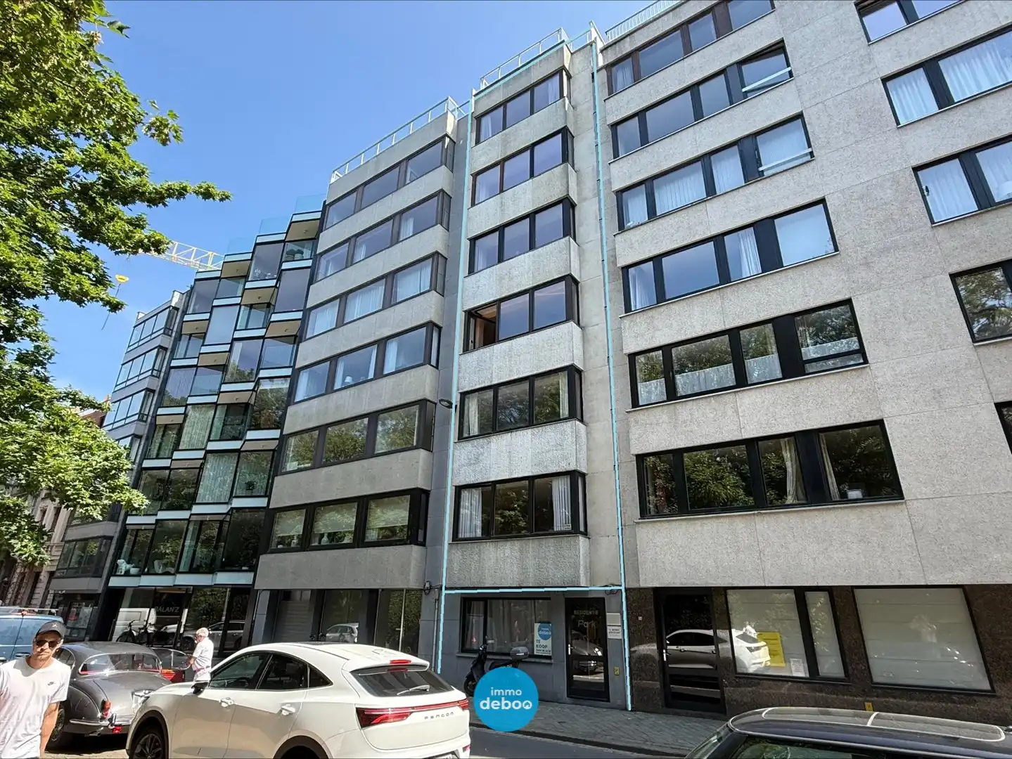 Te renoveren appartement met één slaapkamer en slaaphoek aan het park foto {{pictureIndex}}