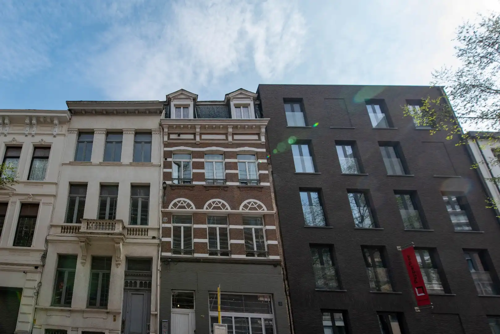 Gerenoveerd appartement met 2 slk foto 11