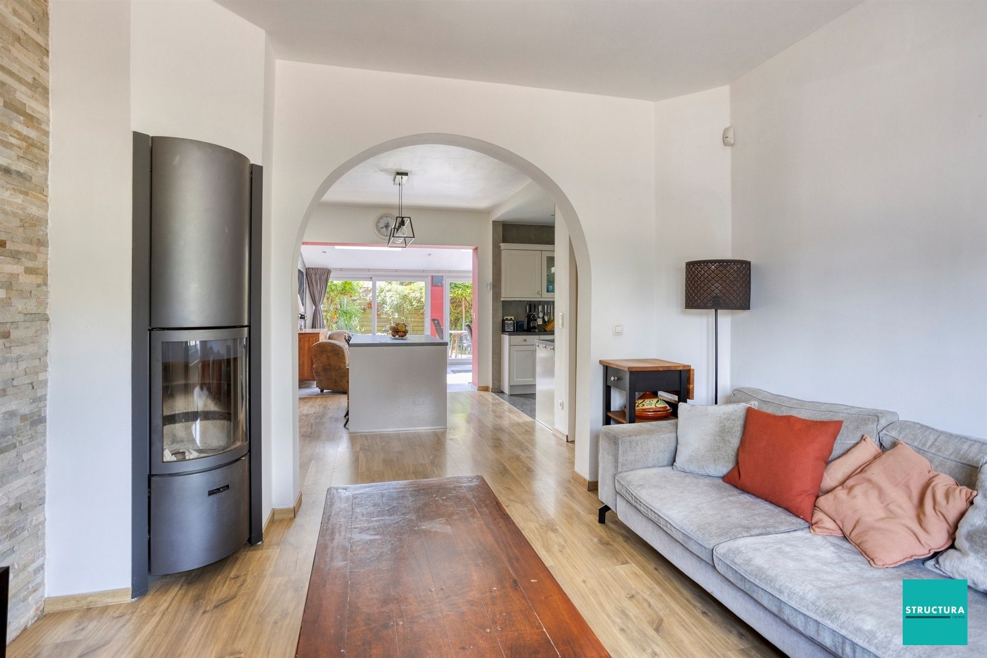 Gerenoveerde woning met 3 kamers en ZW-gerichte tuin foto 3