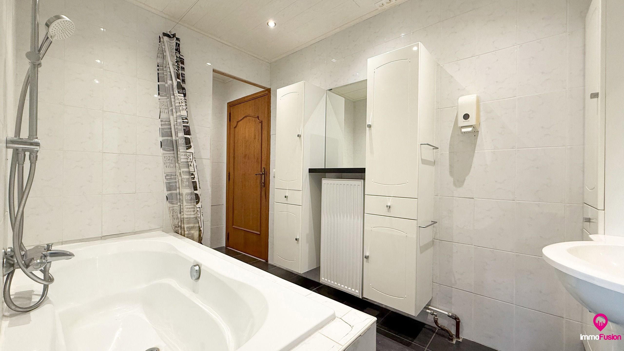 Instapklare gezinswoning met 4 slpks en mooie verzorgde tuin foto 16