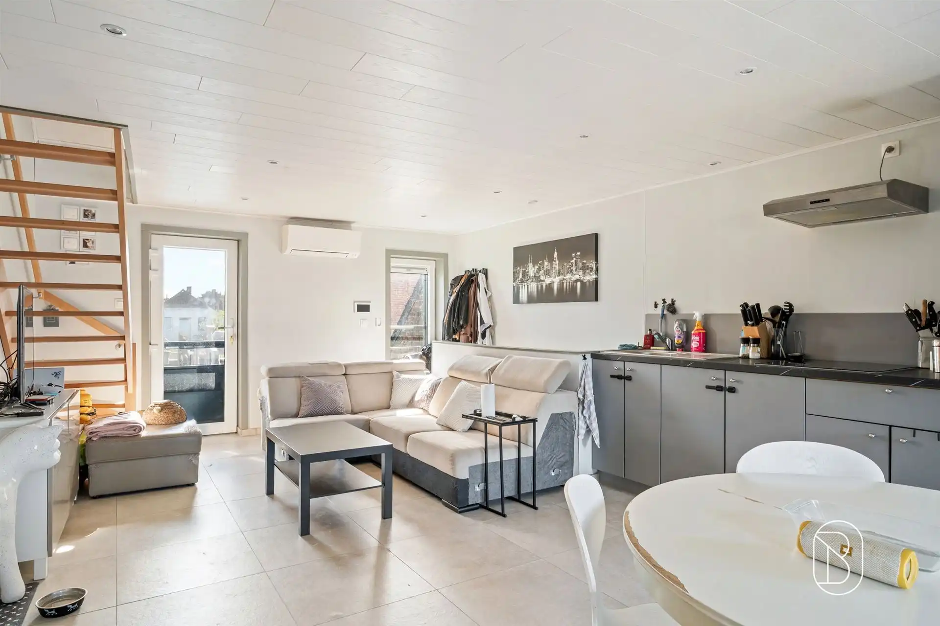 Gerenoveerde opbrengsteigendom bestaande uit 2 appartementen. foto 32