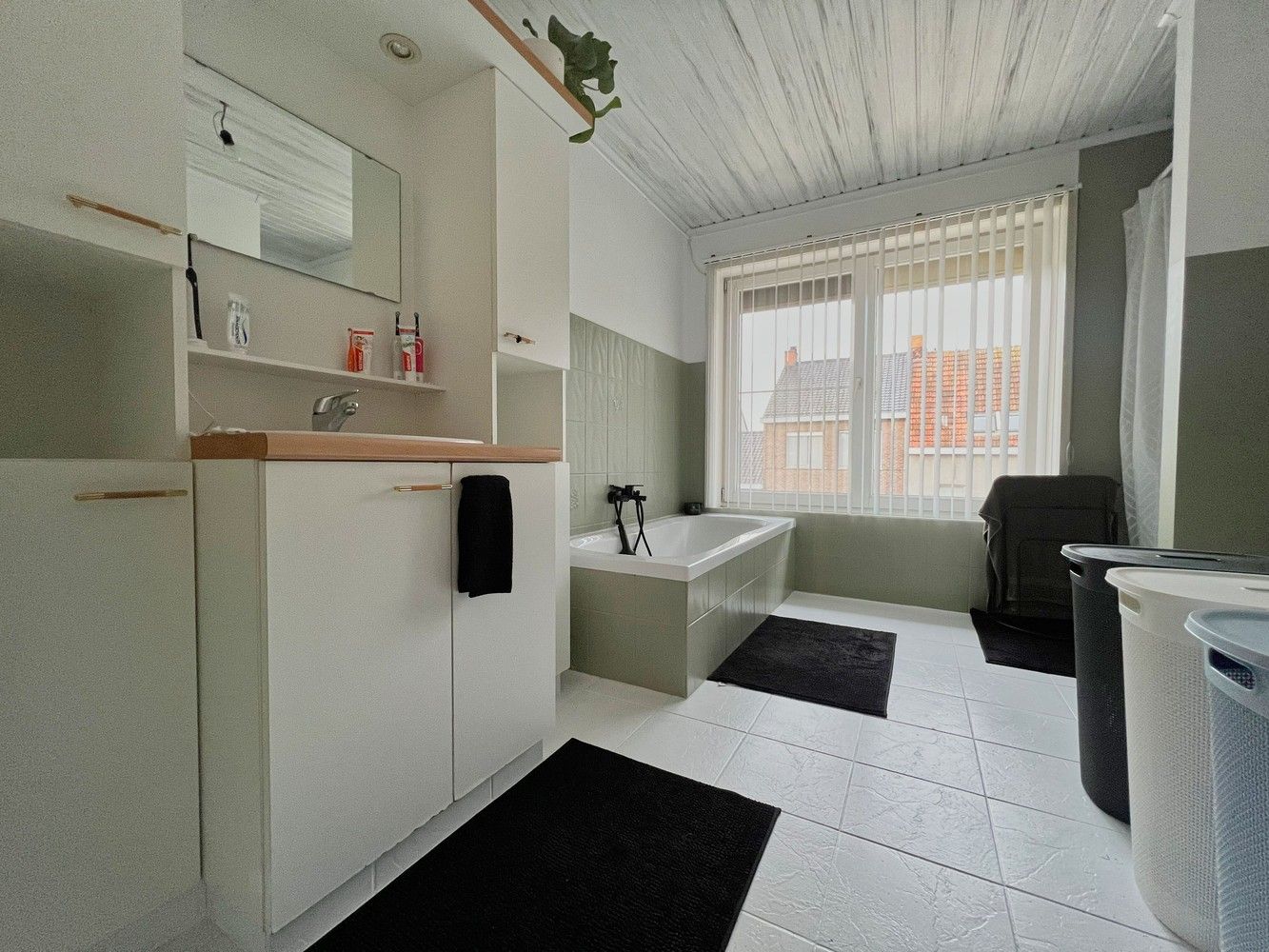 Ruime, lichtrijke woning met zonnige tuin+ aparte garage foto 11