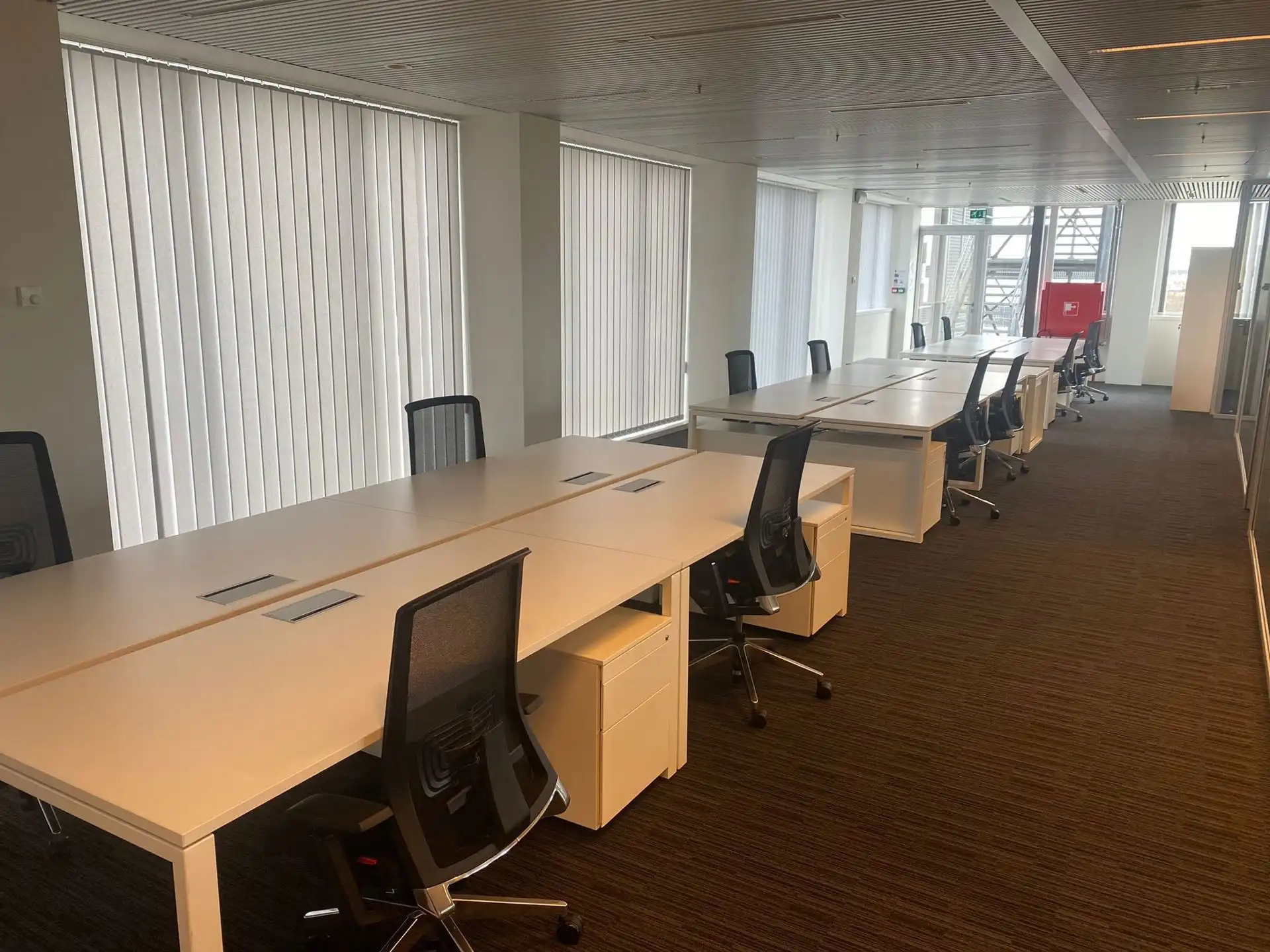 Ruim en Licht Kantoor met Uitzicht op de E313 foto 3