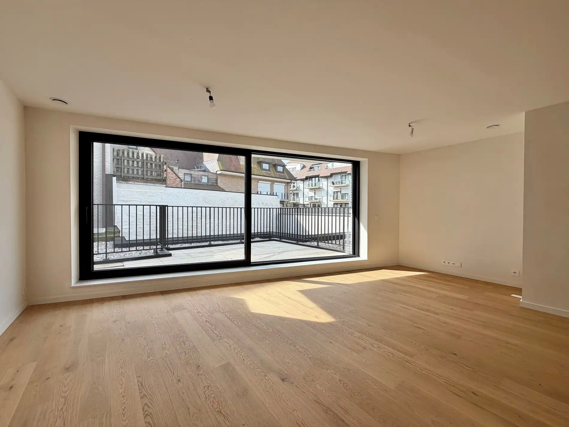 Nieuwbouwappartement nabij het strand foto 4