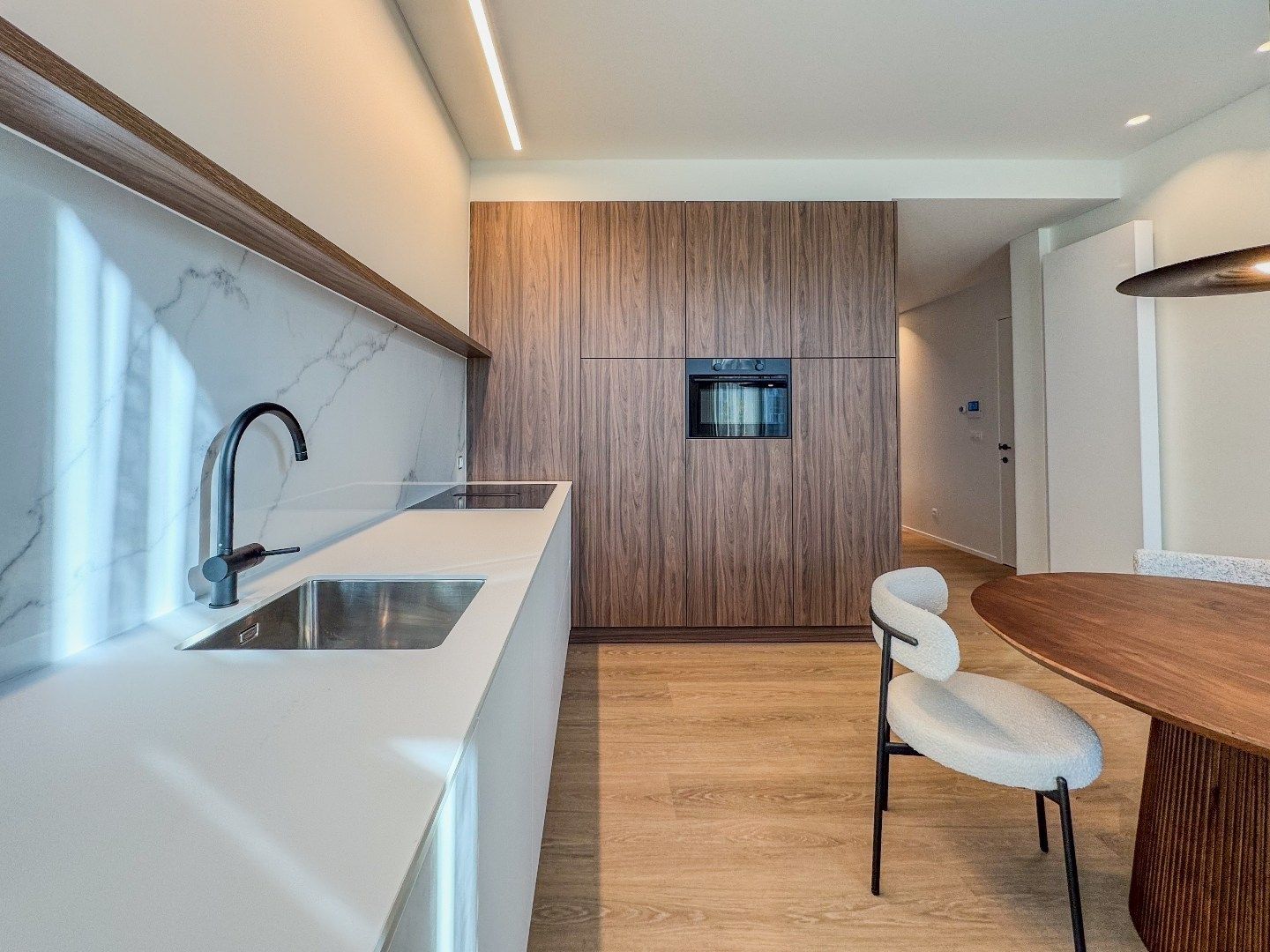 Ruim appartement met 3 slaapkamers en terras in het centrum. foto 8